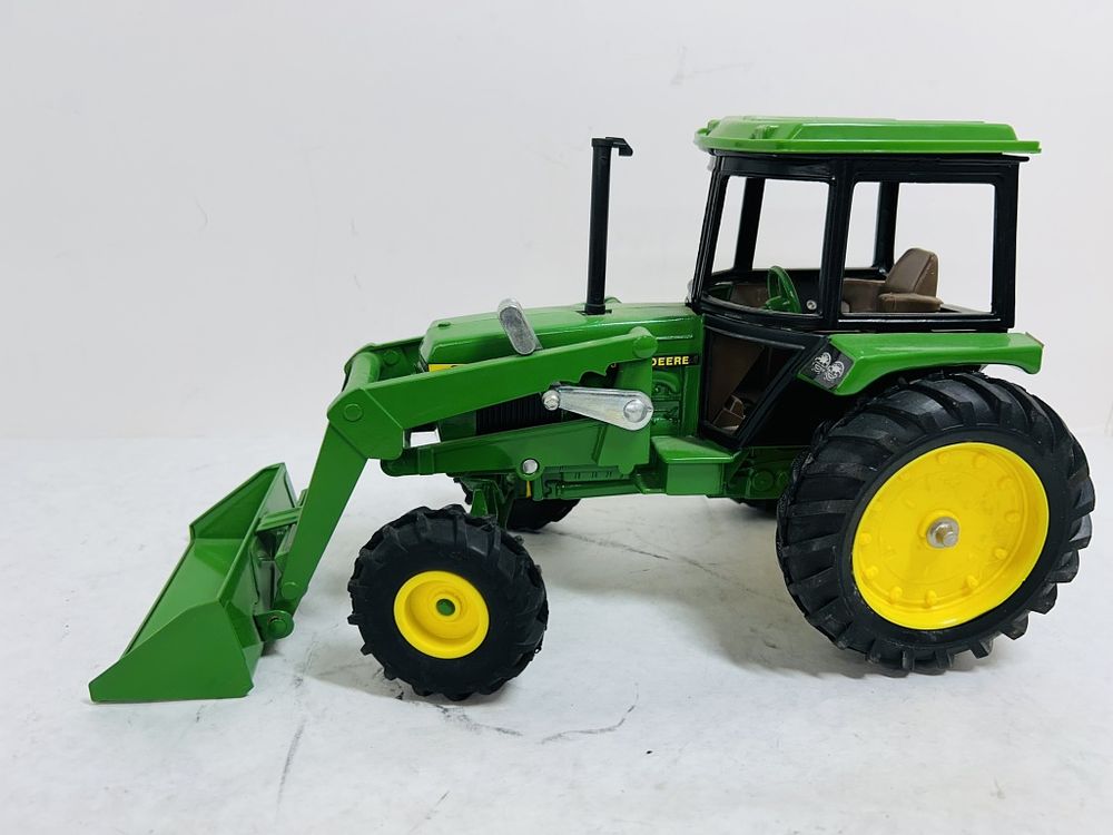 Lot 442: 1/16 JOHN DEER 2755 WITH FRONT END LOADER