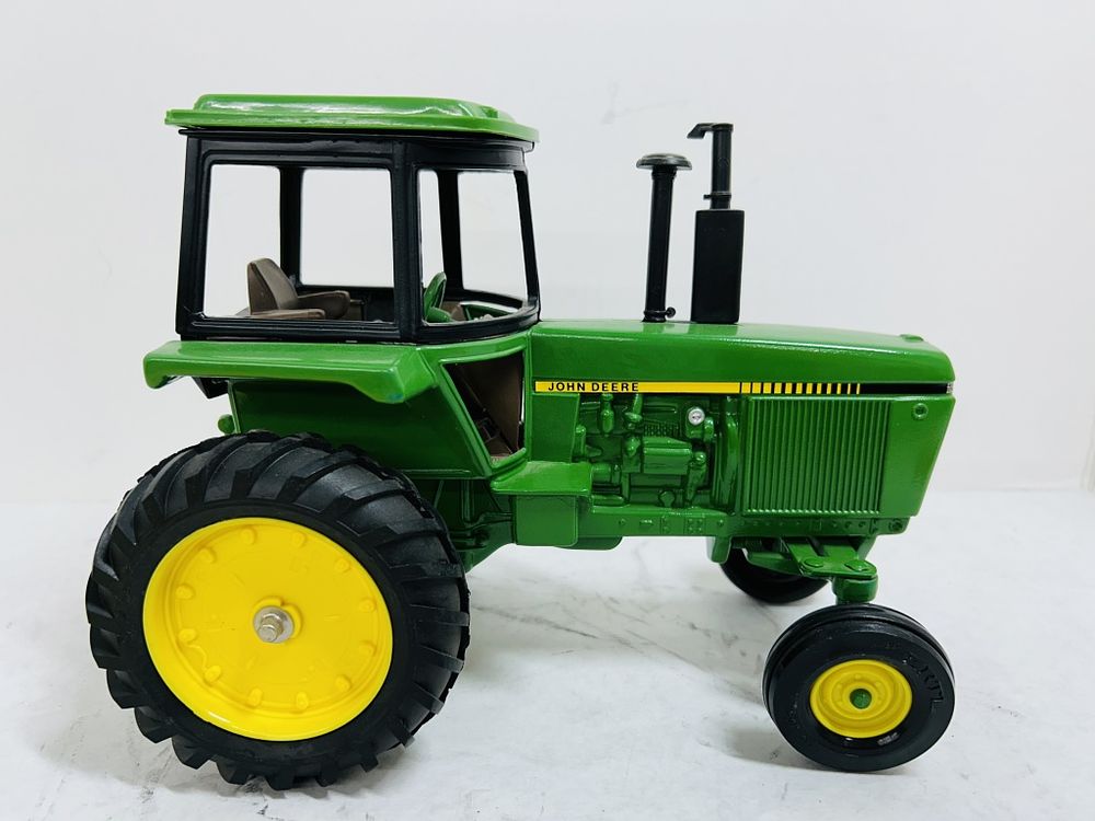 Lot 444: ERTL JOHN DEERE 1/16