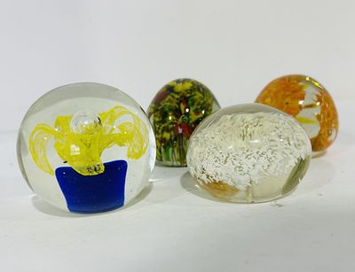 VINTAGE HAND-BLOWN GLASS PAPER WEIGHTS. LOT INCLUDES 4 TOTAL PAPER WEIGHTS