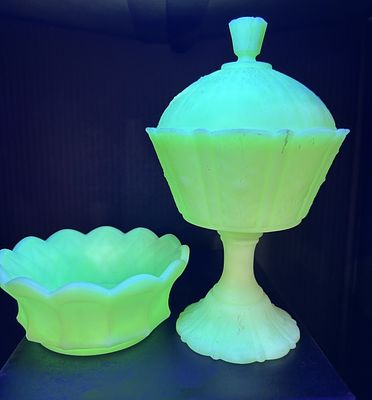 FENTON URANIUM DAISY COVERED CANDY DISH. ALSO INCLUDES URANIUM BOWL