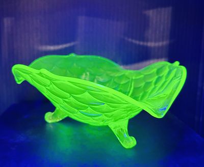 URANIUM FOOTED BOWL. .
