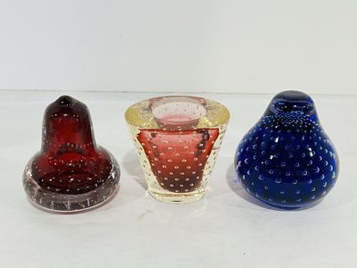 VINTAGE PAPER WEIGHTS. LOT OF 3