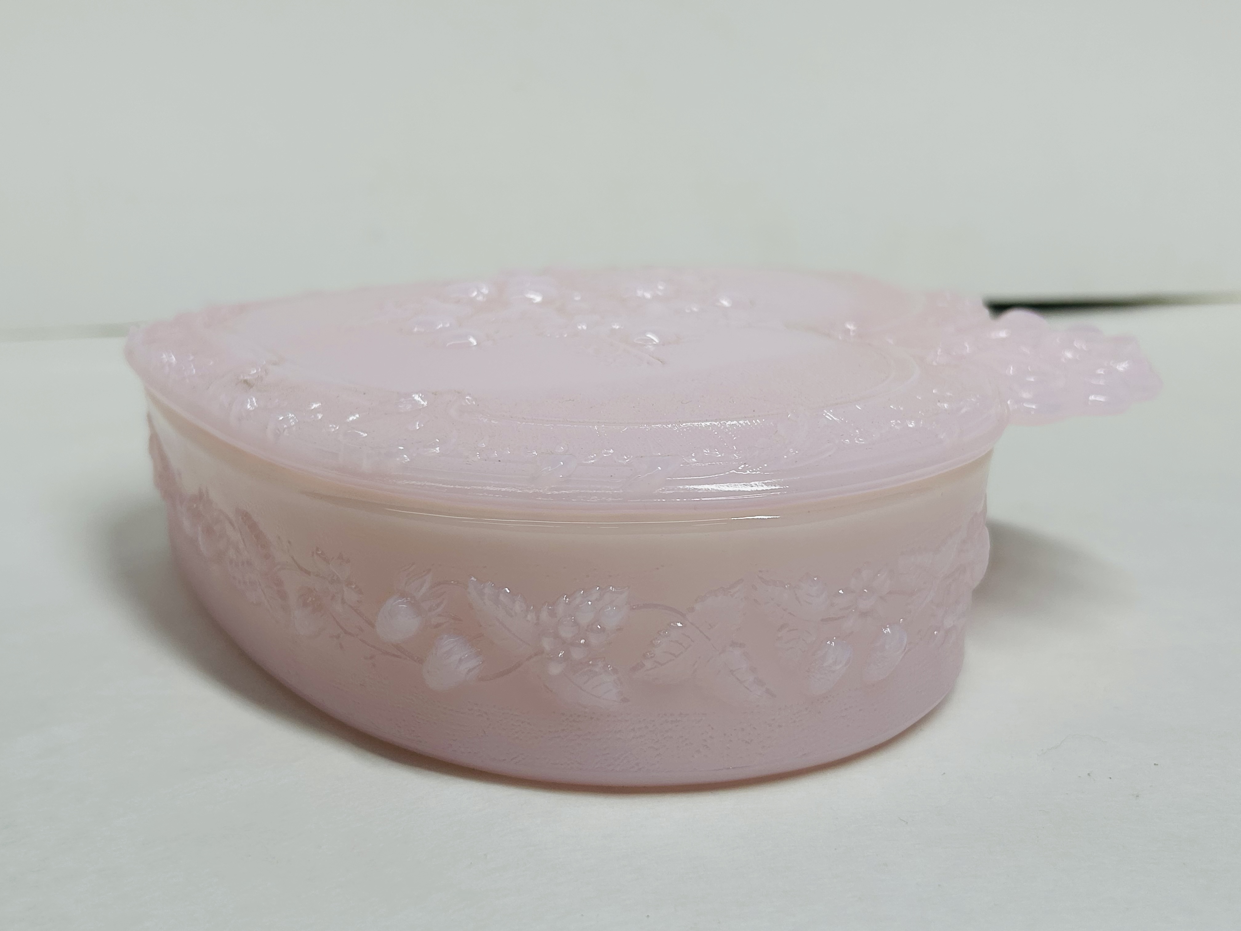 MOSSER PINK TUSCAN GLASS HEART BOX