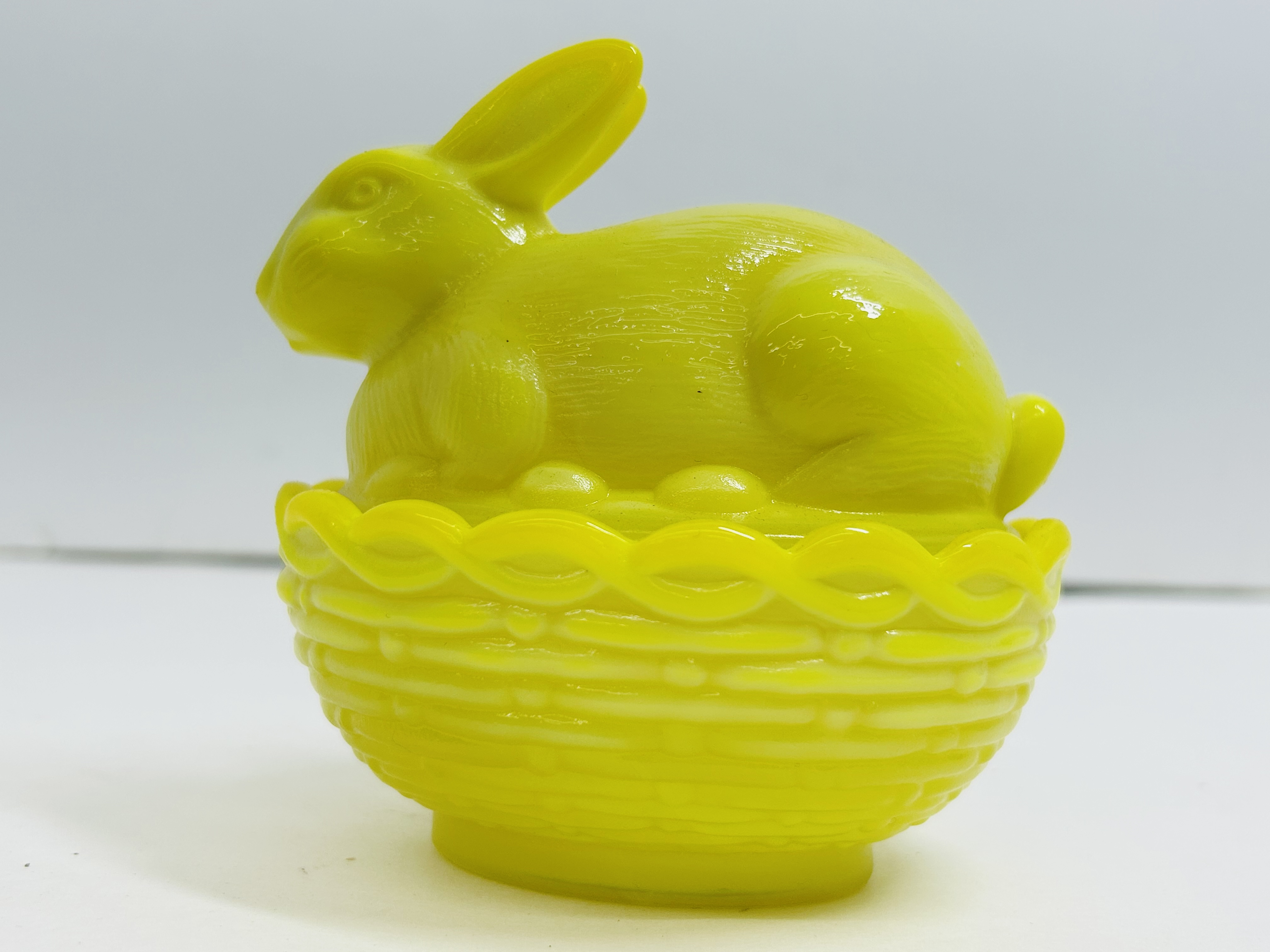 MOSSER GLASS BUNNY ON BASKET