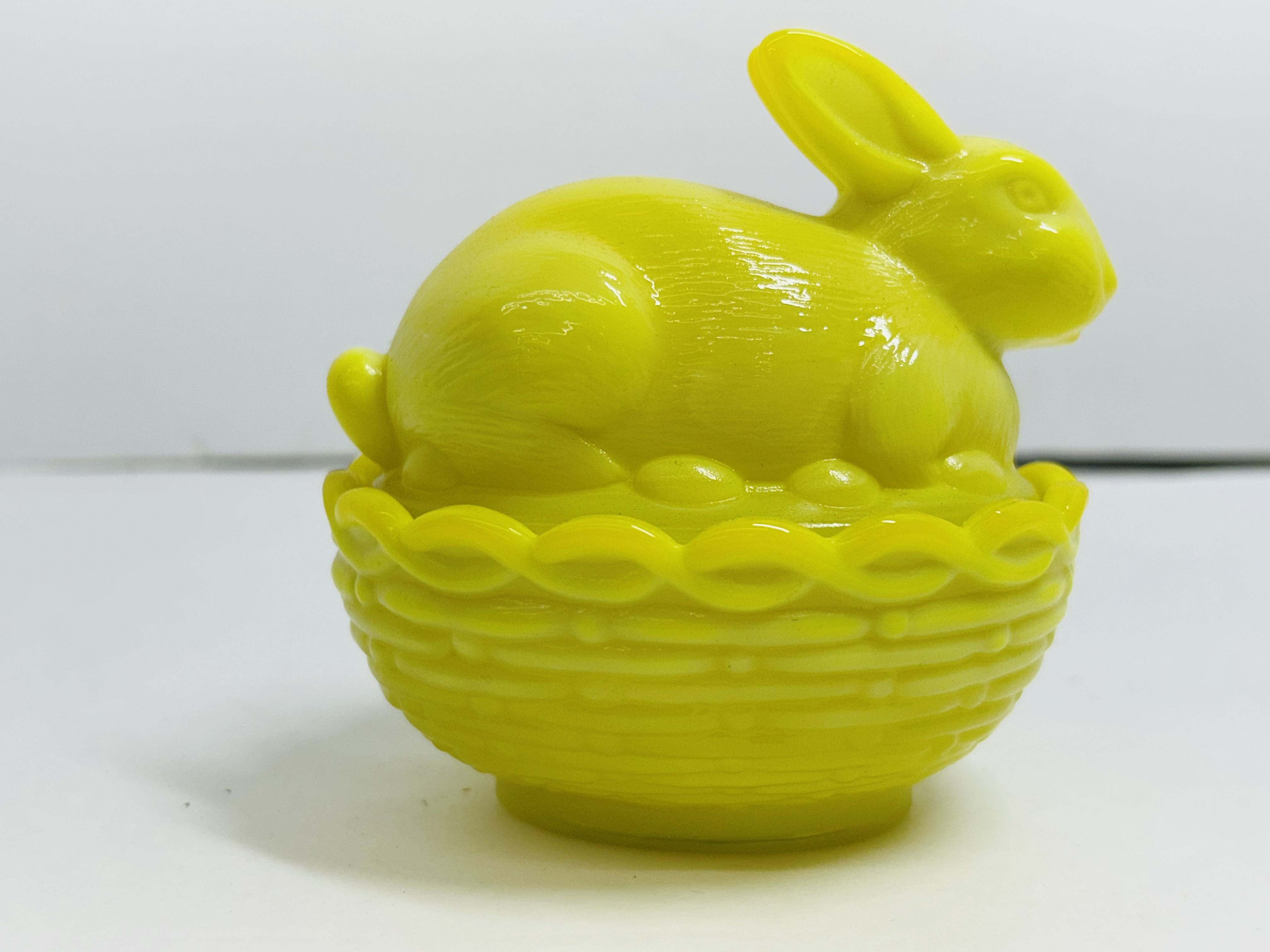 MOSSER GLASS BUNNY ON BASKET
