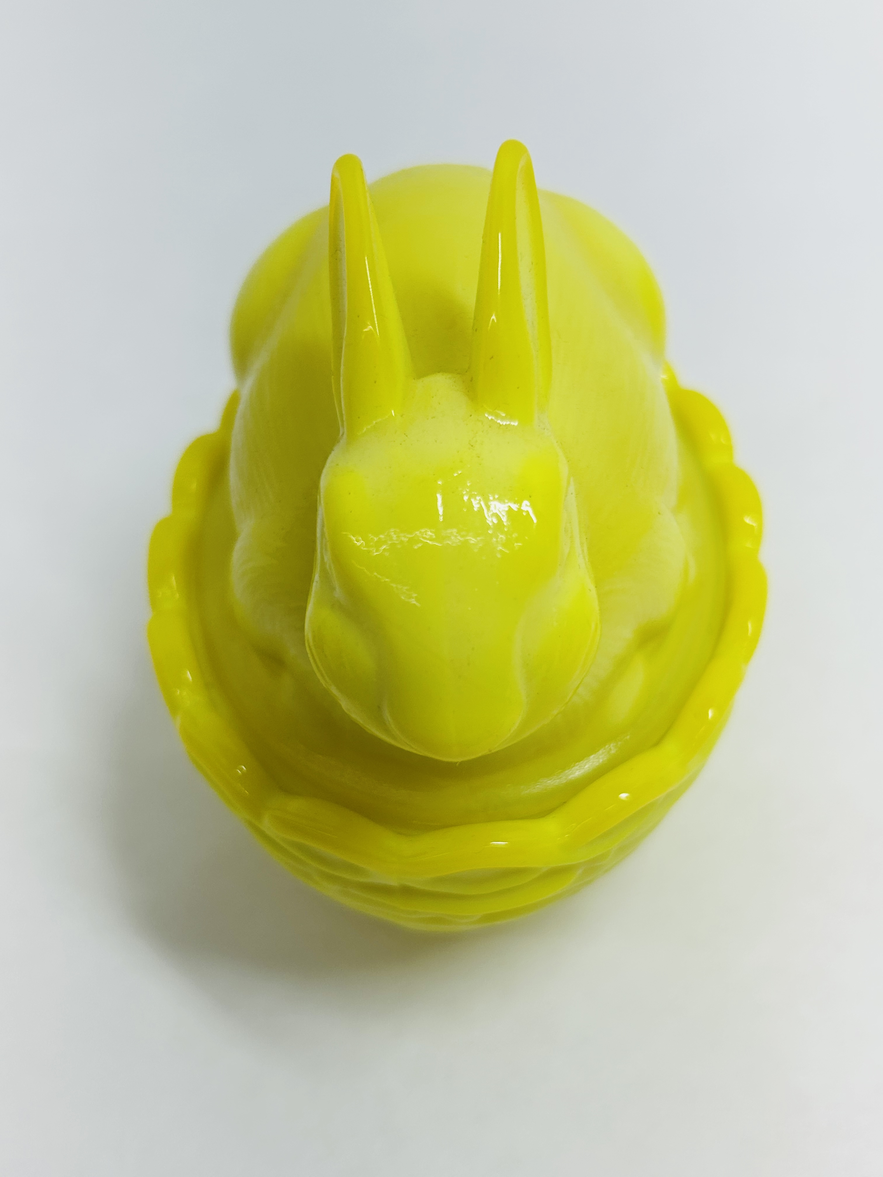 MOSSER GLASS BUNNY ON BASKET
