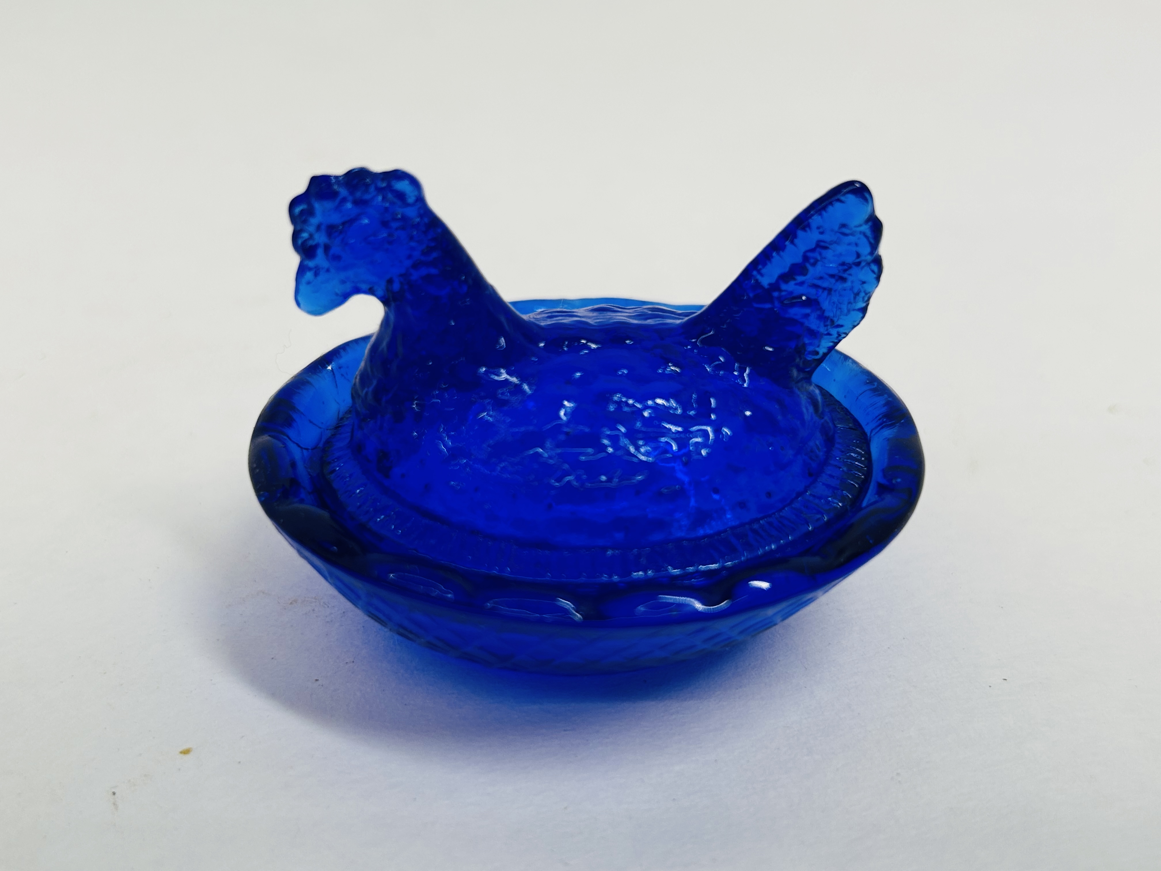 COBALT GLASS MINIATURE HEN, CIRCA 1980
