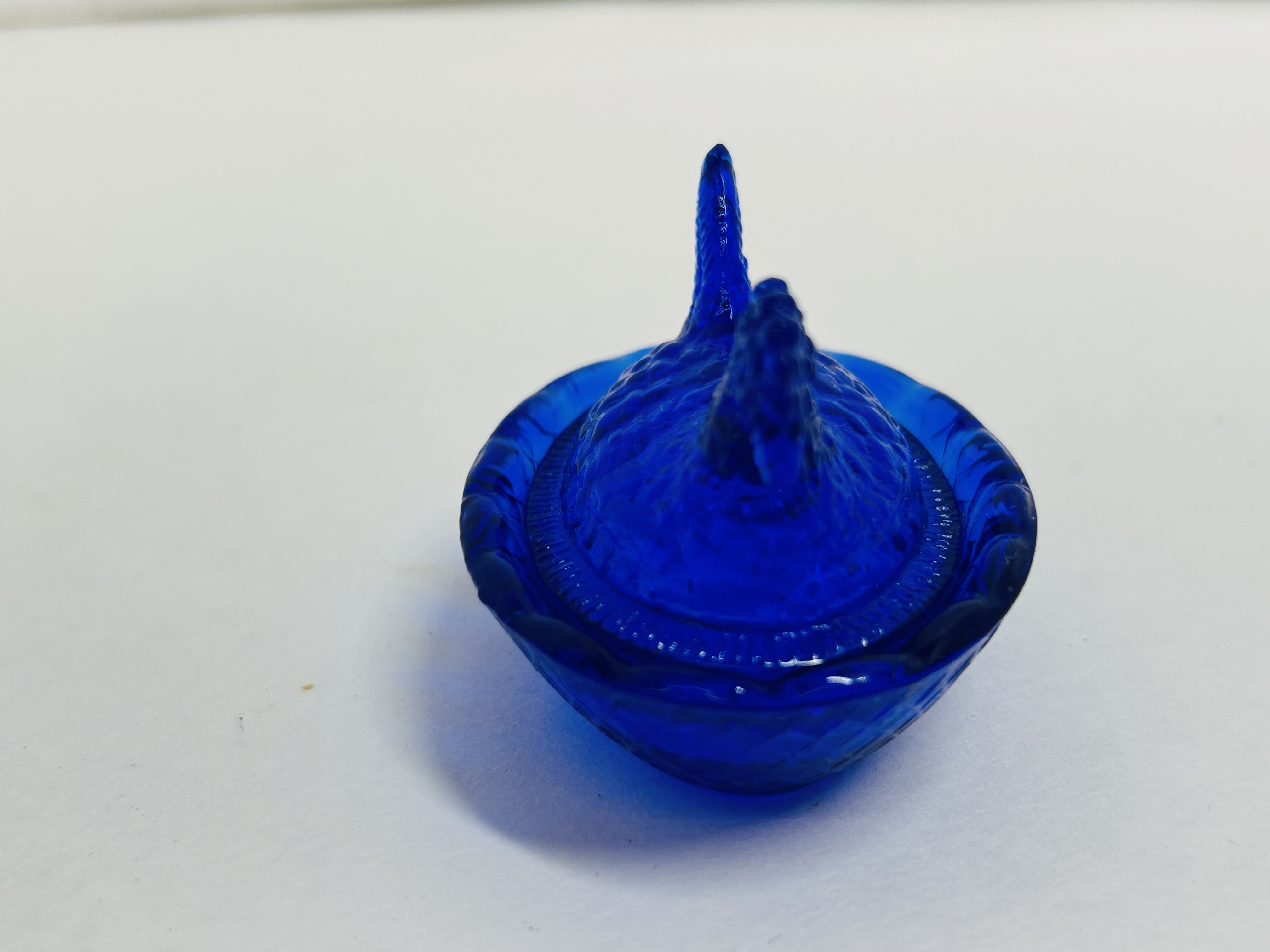 COBALT GLASS MINIATURE HEN, CIRCA 1980