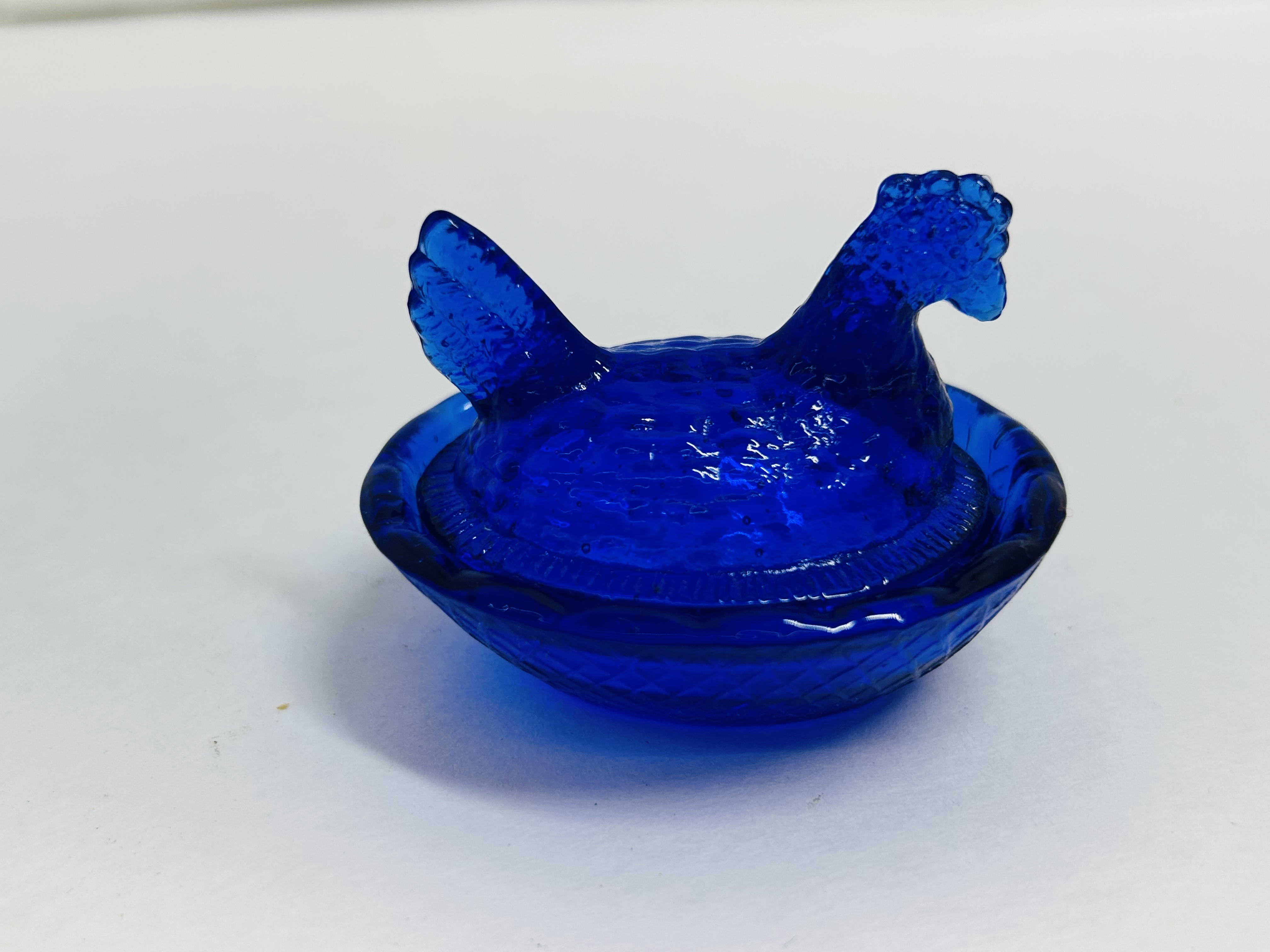 COBALT GLASS MINIATURE HEN, CIRCA 1980