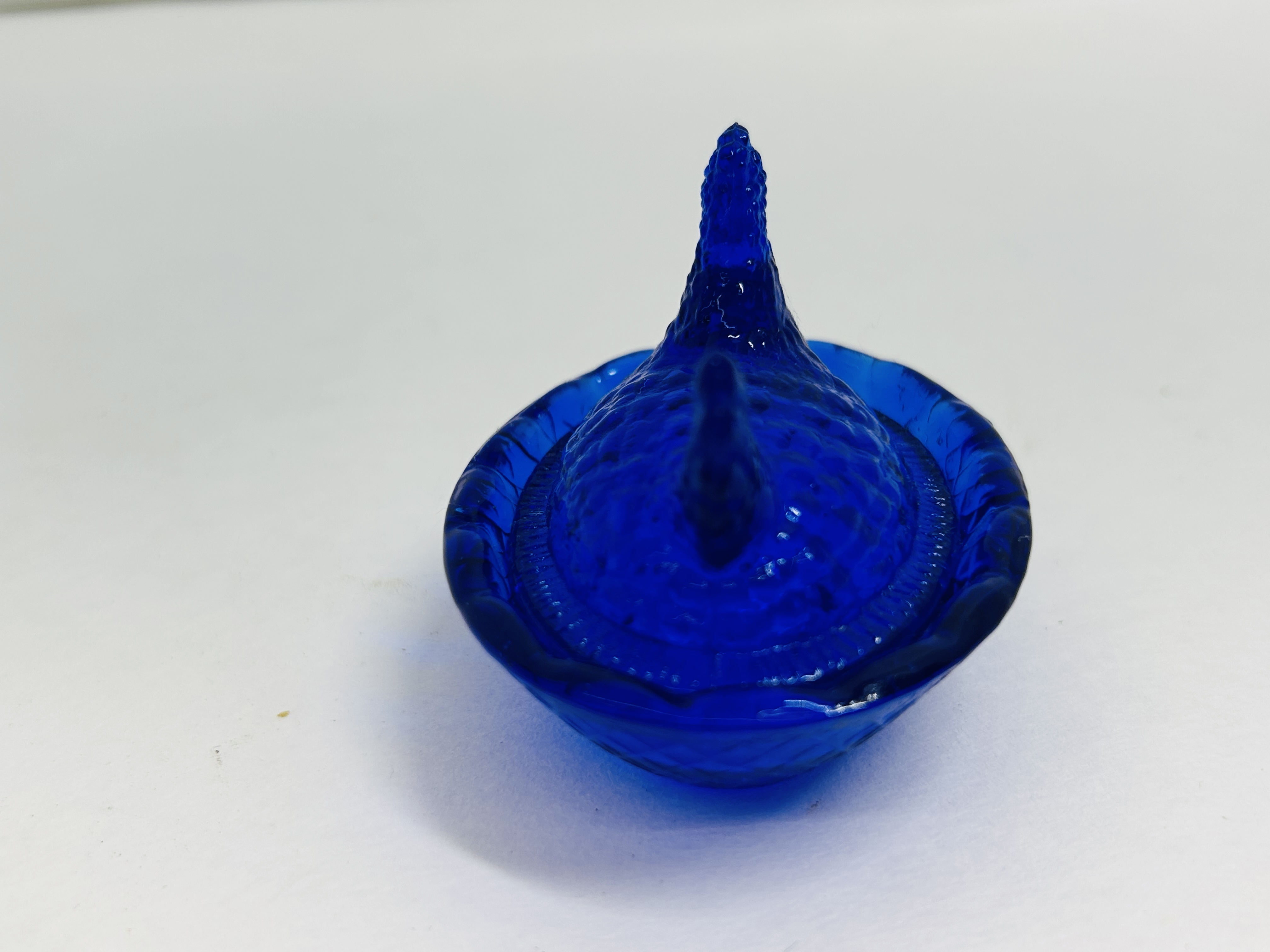 COBALT GLASS MINIATURE HEN, CIRCA 1980