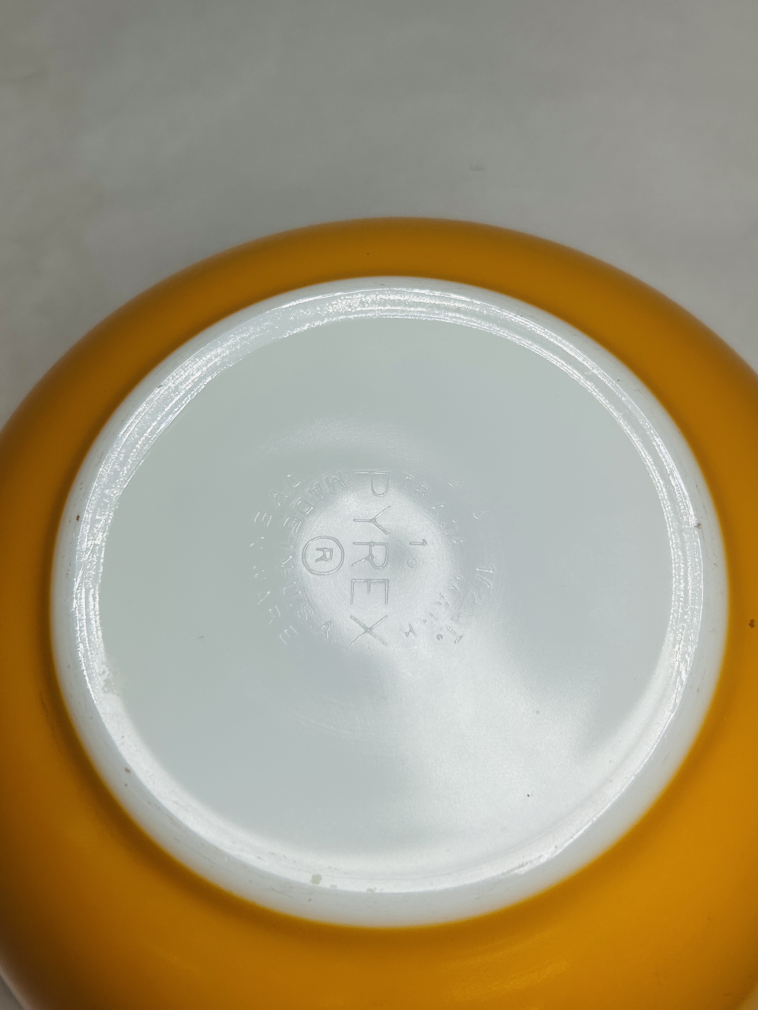 PYREX GRADUATED OPAL GLASS BOWLS, C. 1960