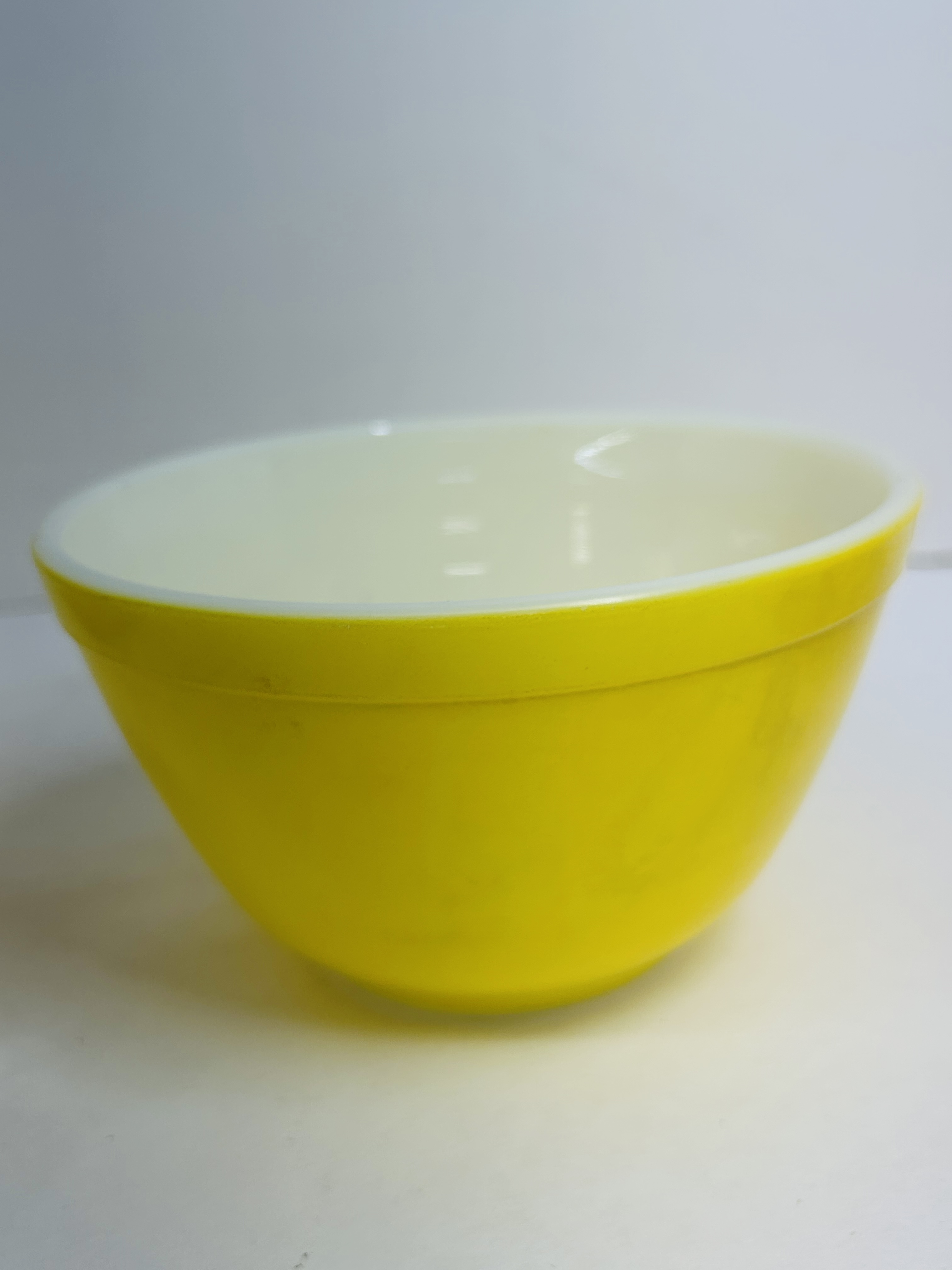 PYREX GRADUATED OPAL GLASS BOWLS, C. 1960