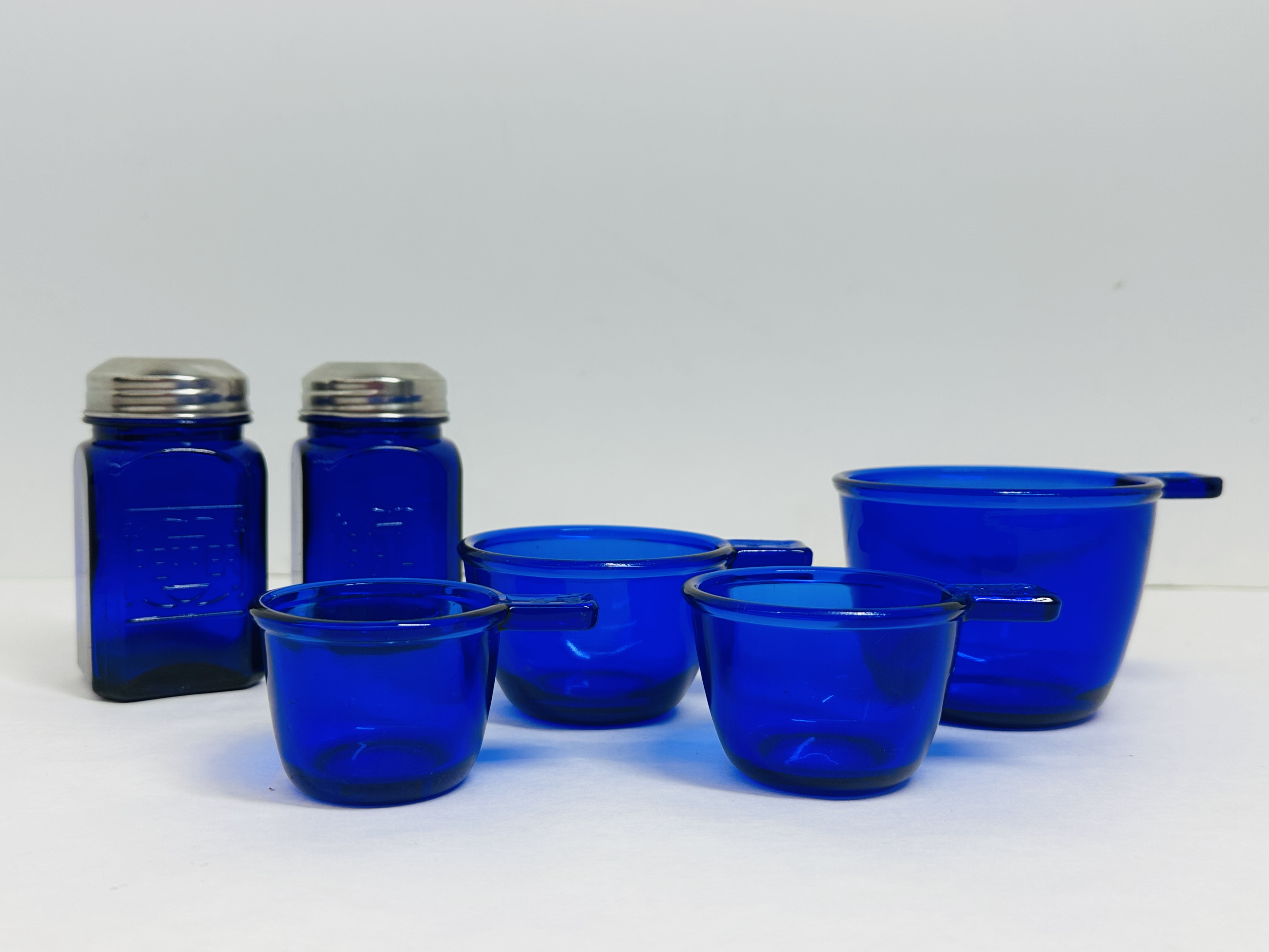 A COLLECTION OF COBALT BLUE GLASS KITCHENWARE