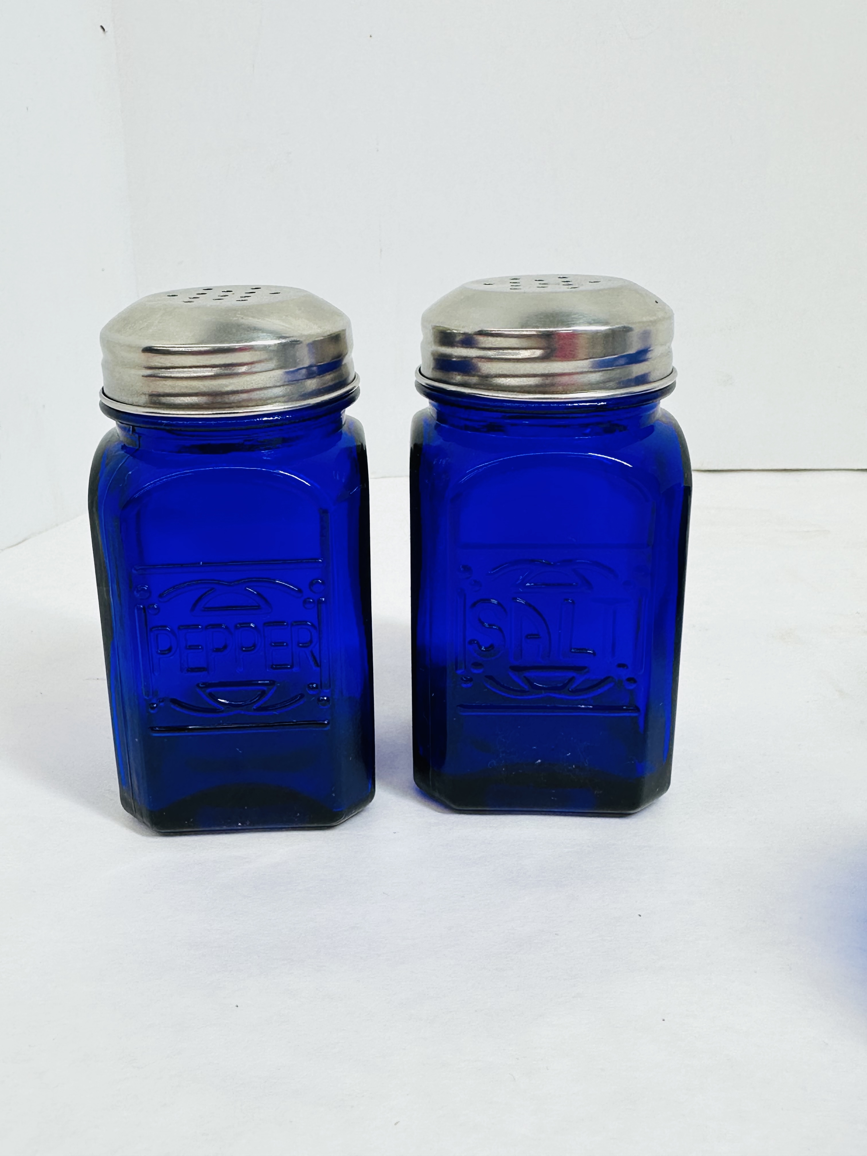 A COLLECTION OF COBALT BLUE GLASS KITCHENWARE