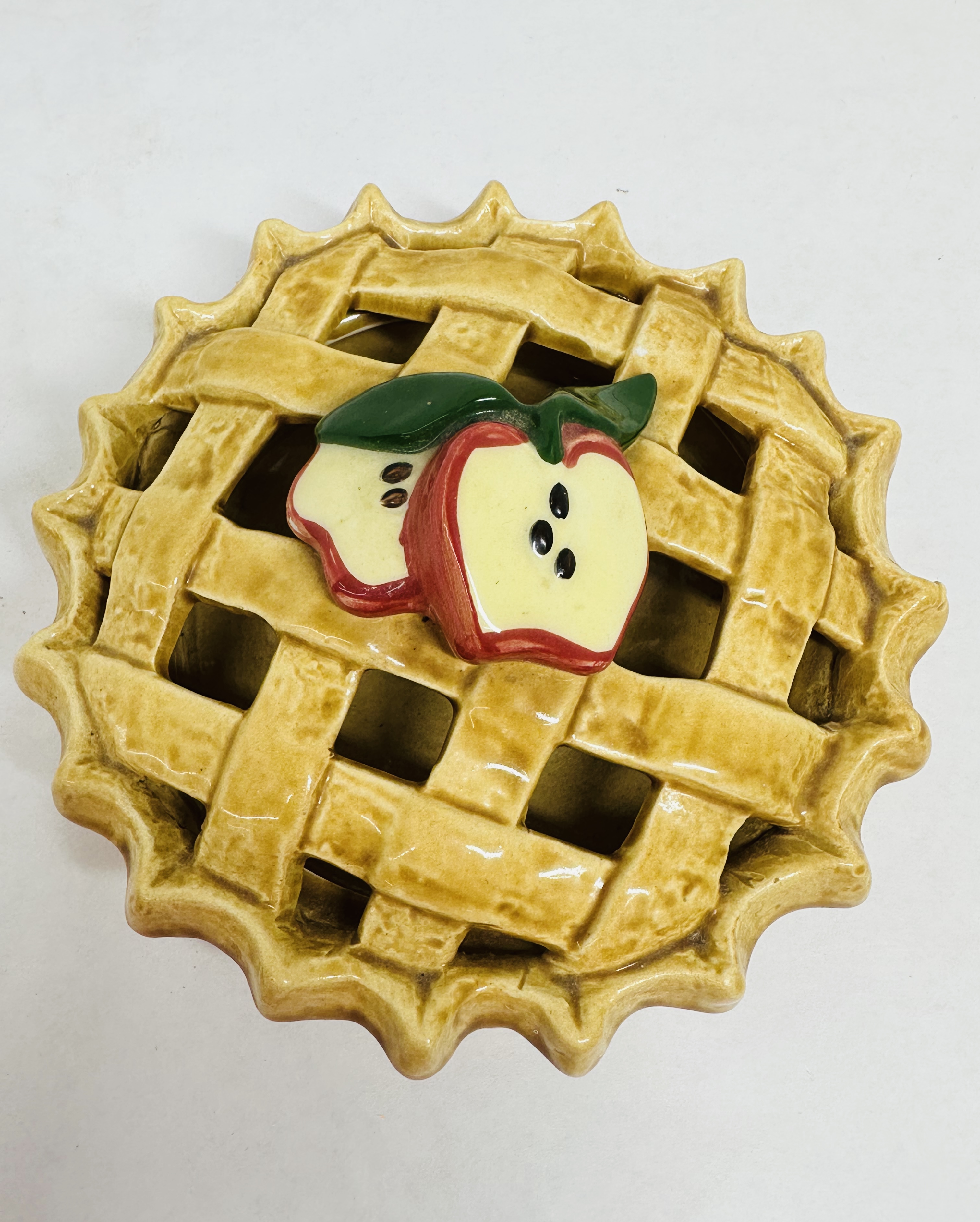 VINTAGE CERAMIC APPLE PIE DISH