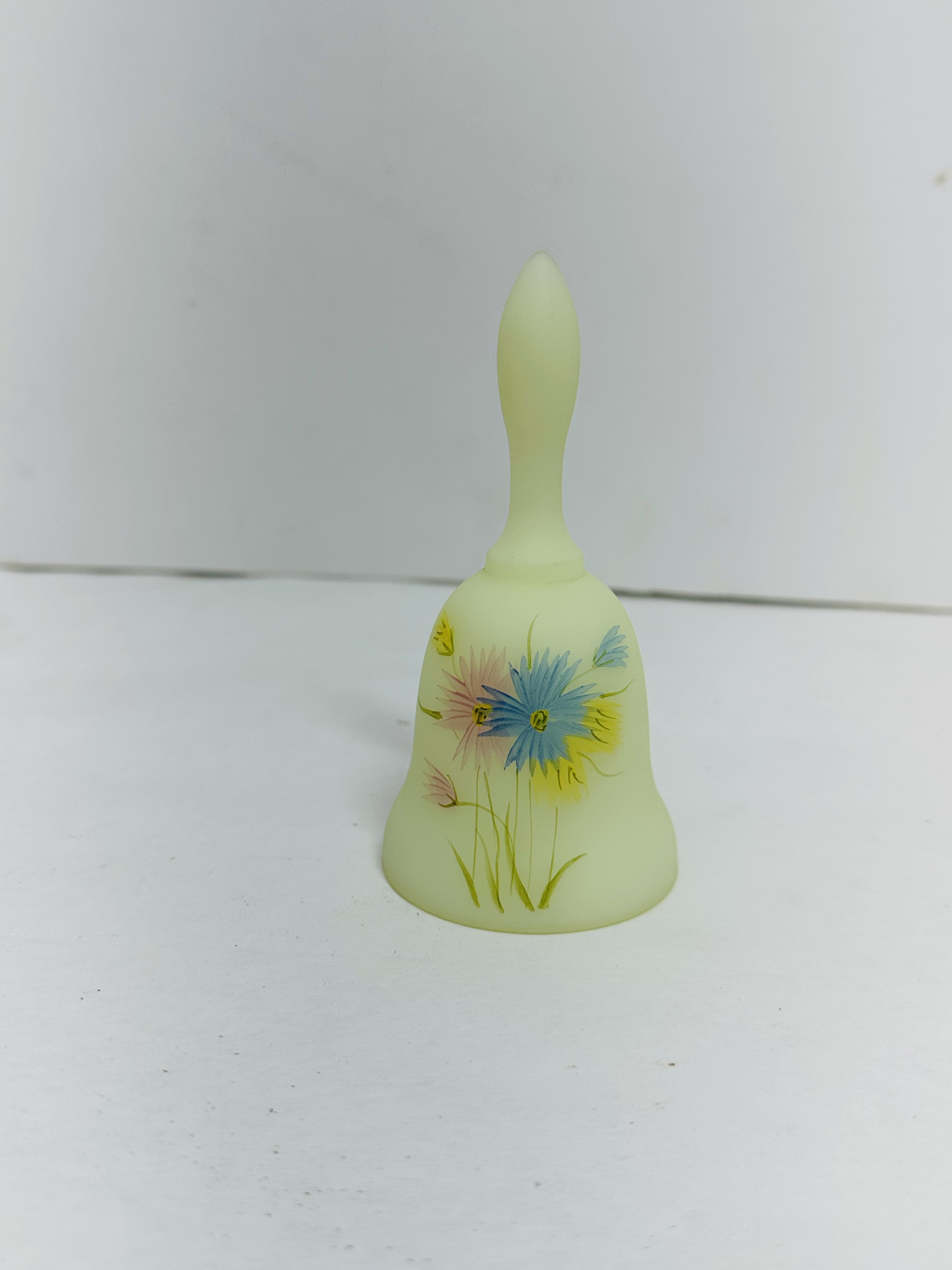 FENTON BELL AND OTHER GLASSWARE, MID-20TH CENTURY