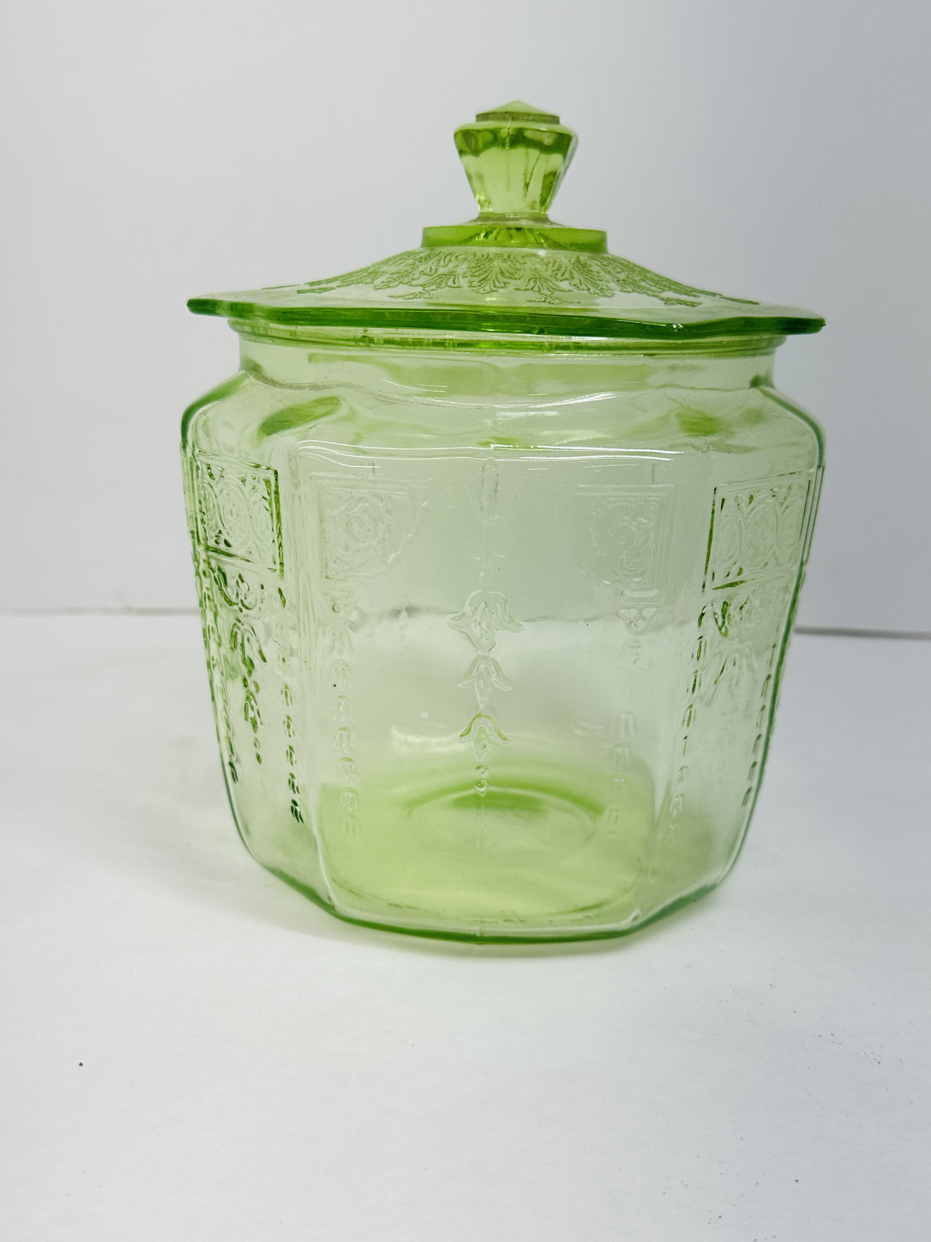 HOCKING STYLE URANIUM GLASS JAR, 1930S
