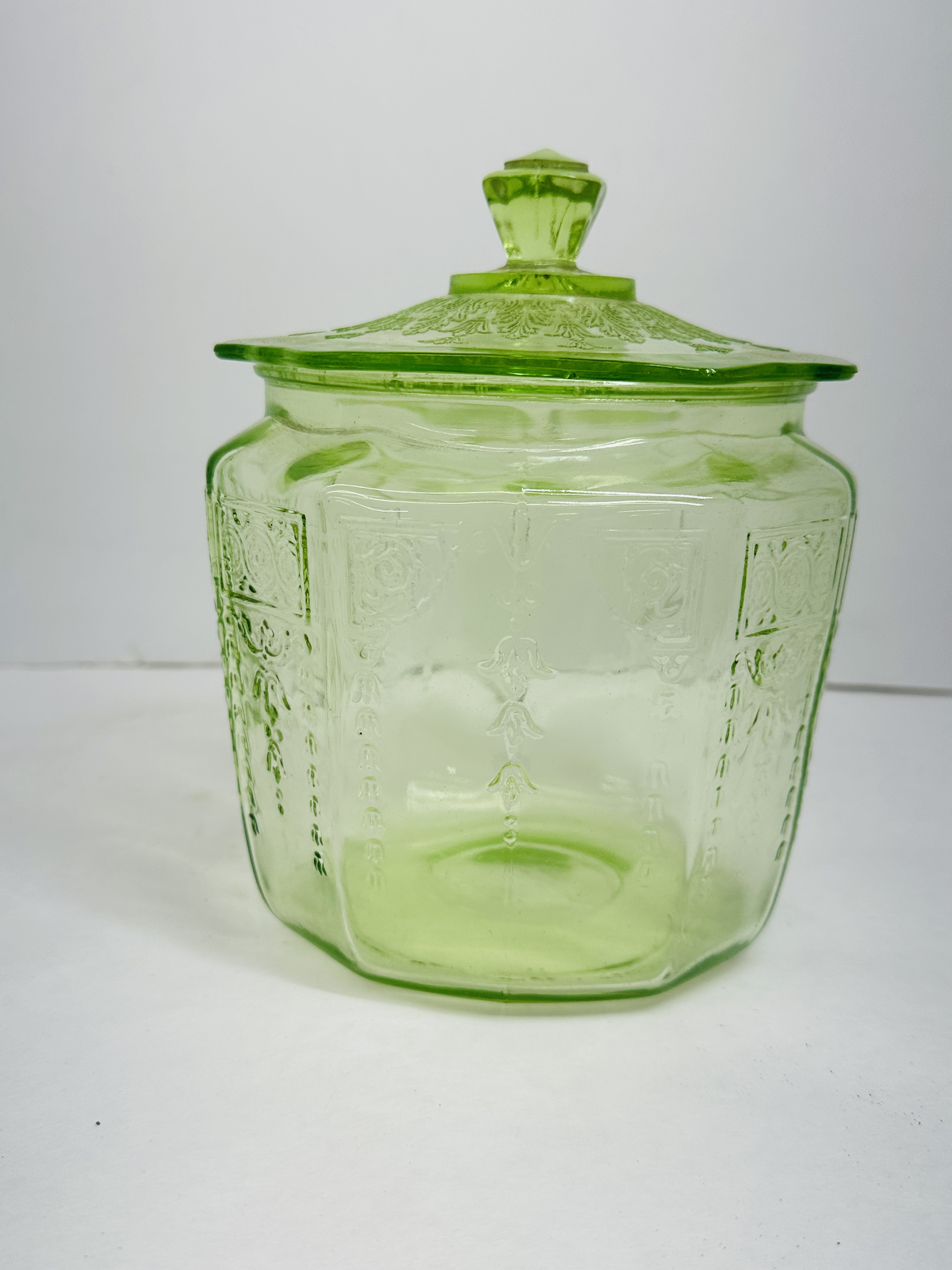 HOCKING STYLE URANIUM GLASS JAR, 1930S