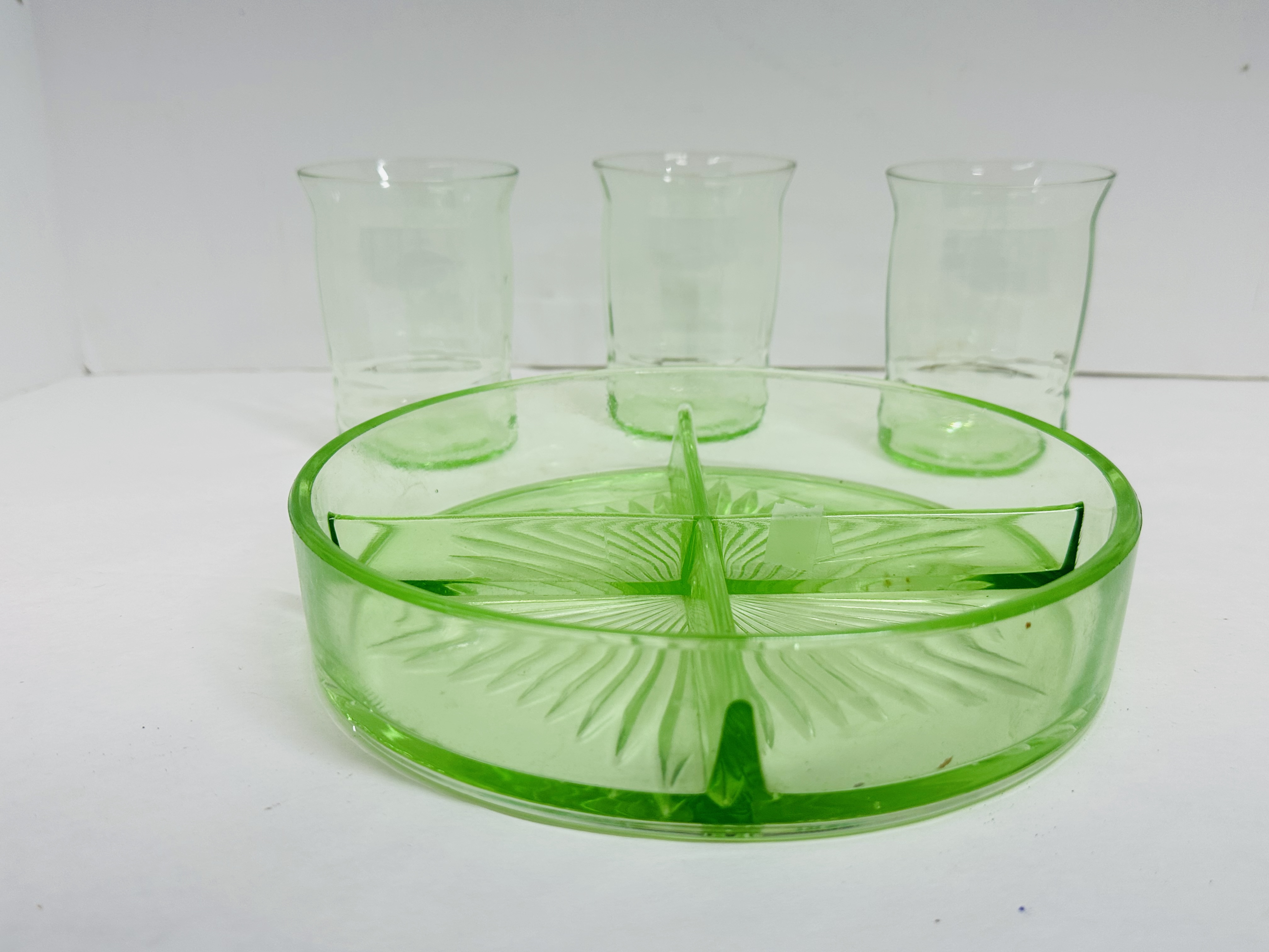 GREEN URANIUM GLASS TABLEWARE, CIRCA 1930