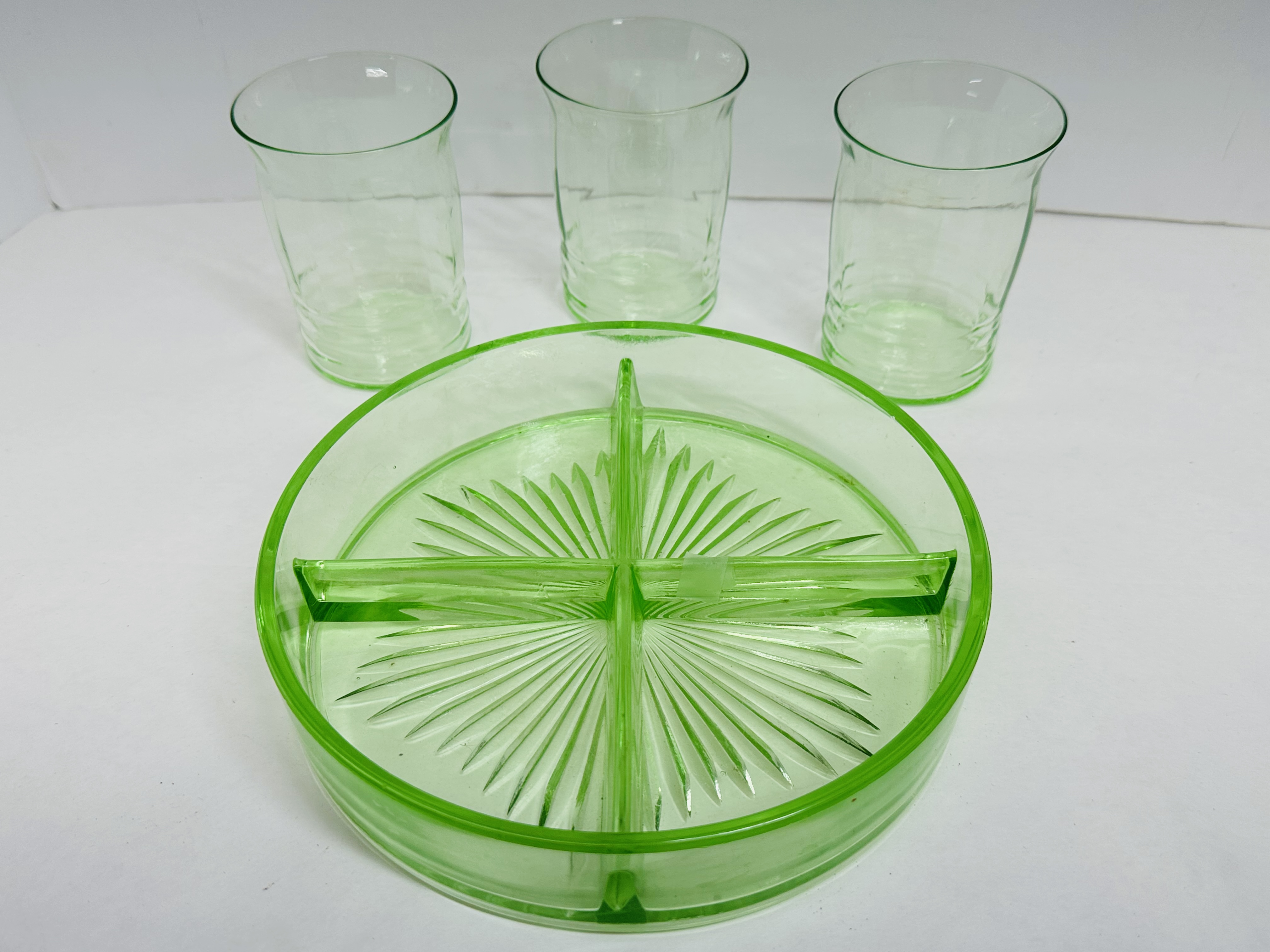 GREEN URANIUM GLASS TABLEWARE, CIRCA 1930