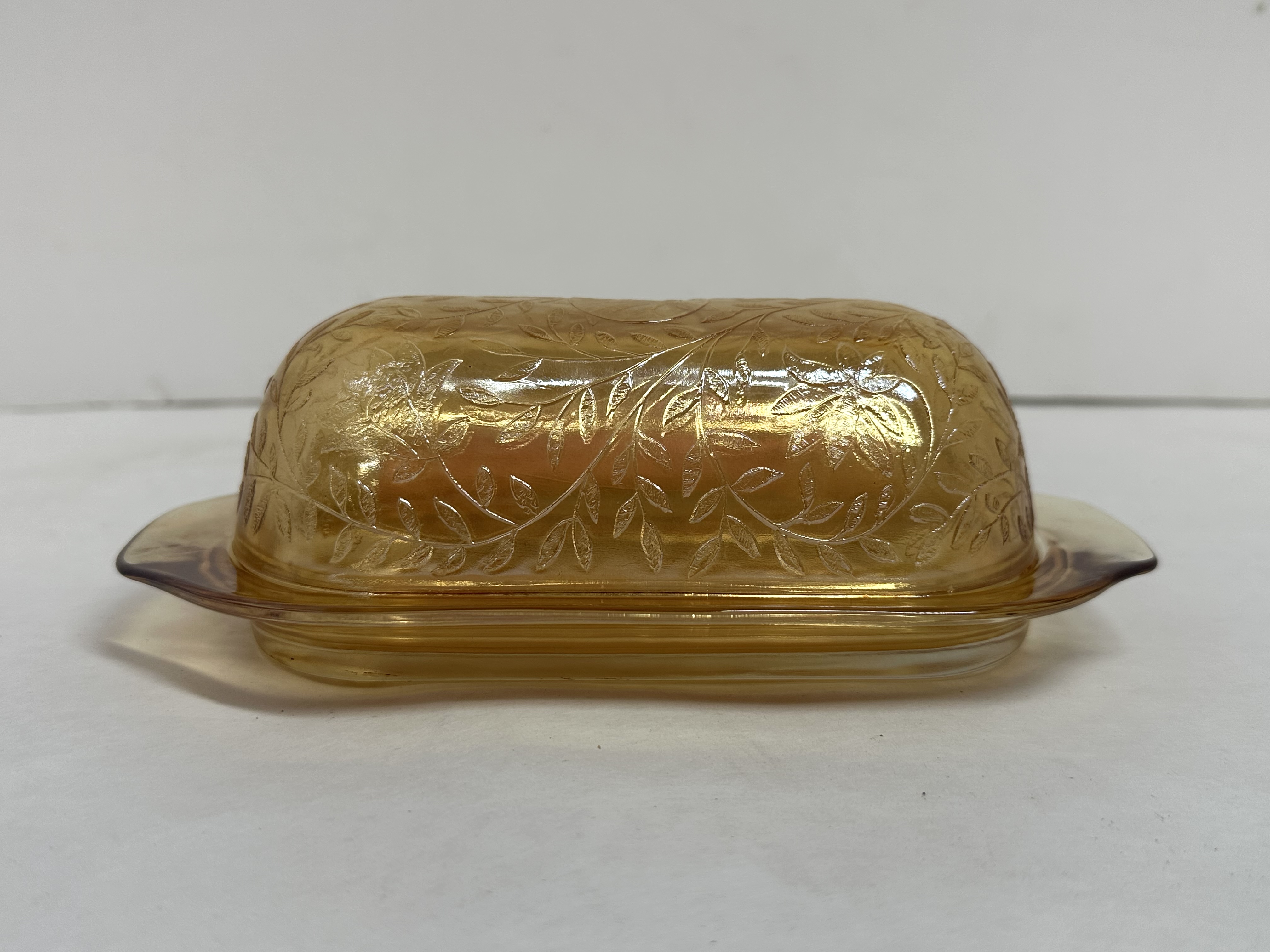 JEANNETTE ATTRIBUTED GLASS BUTTER DISH, 1950S