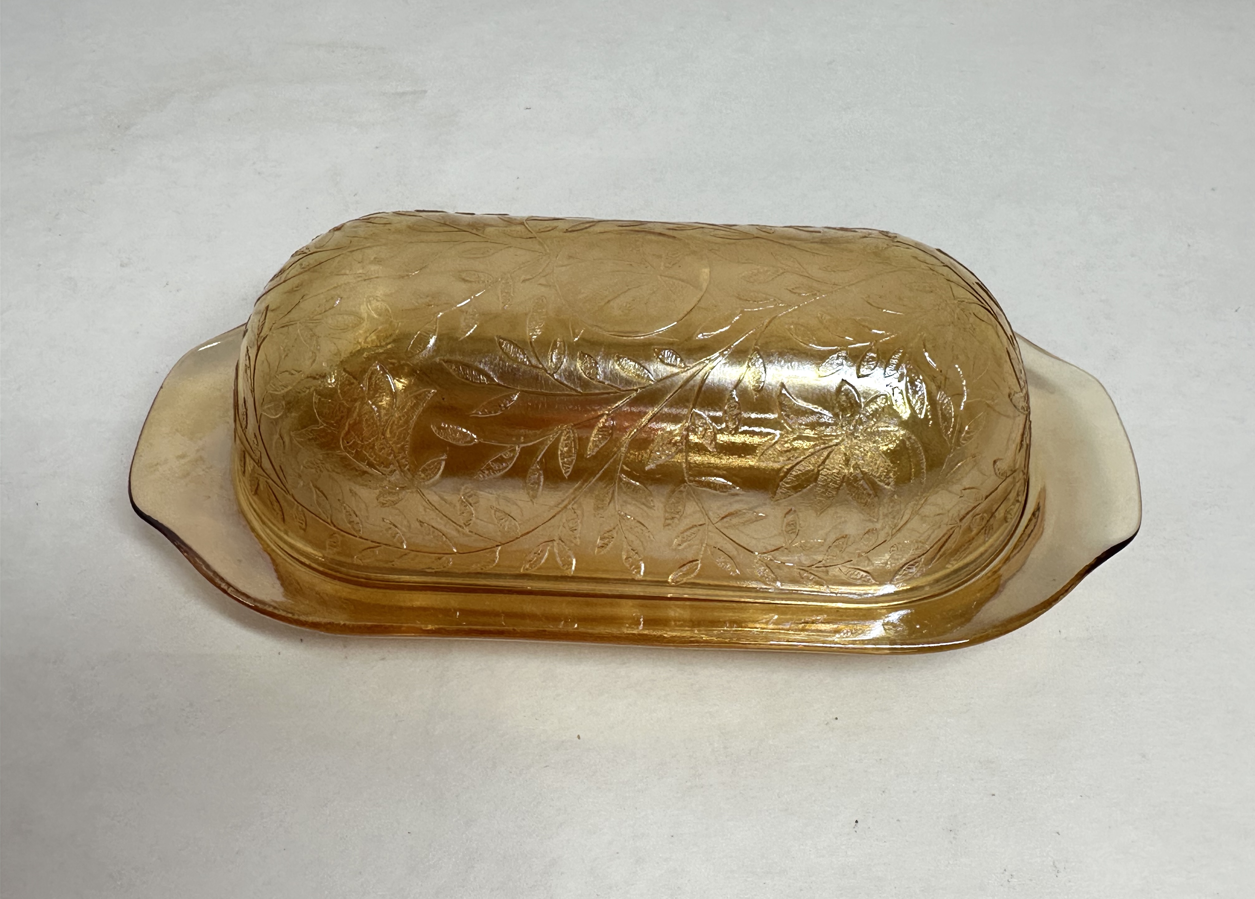JEANNETTE ATTRIBUTED GLASS BUTTER DISH, 1950S