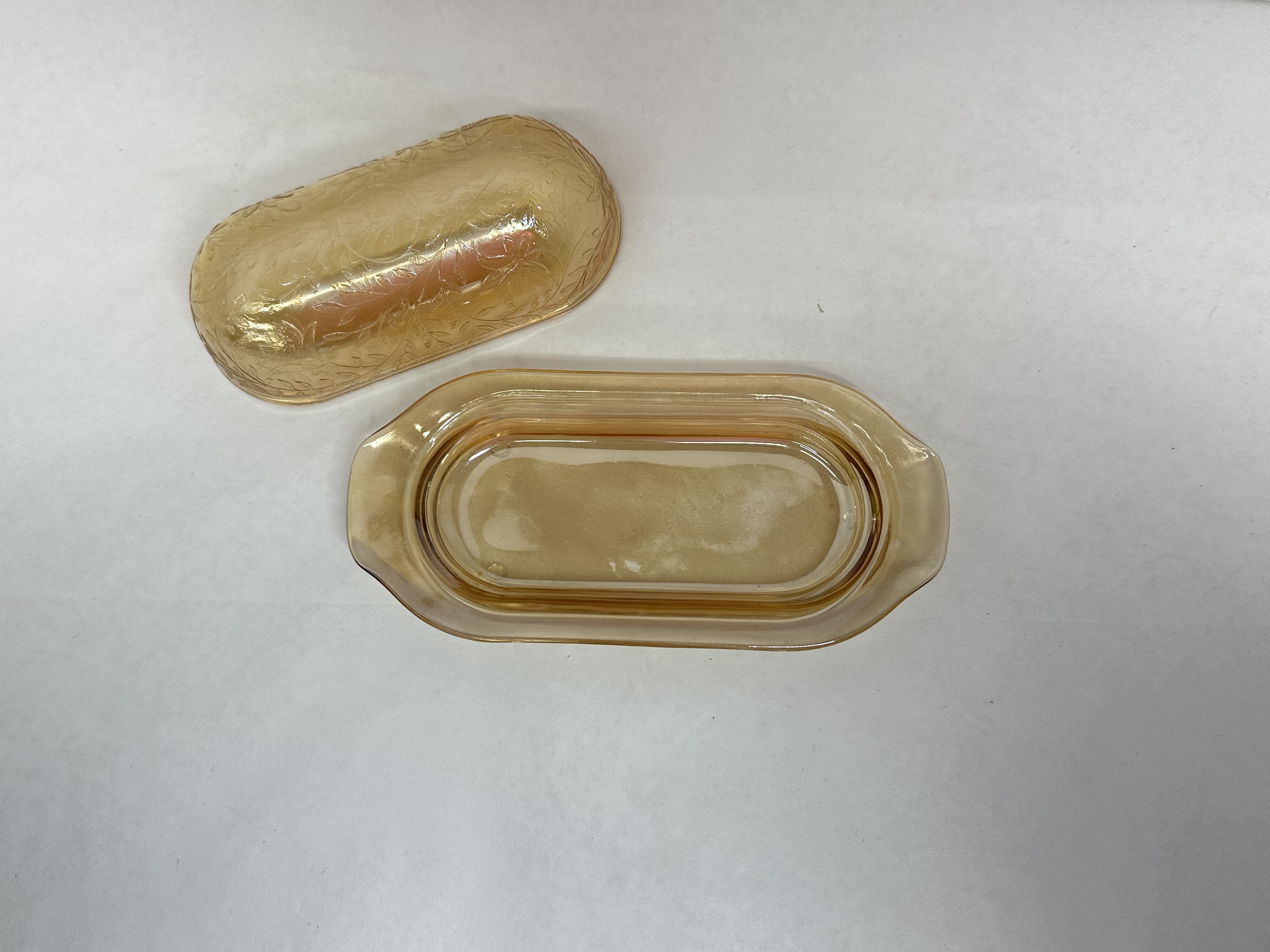JEANNETTE ATTRIBUTED GLASS BUTTER DISH, 1950S