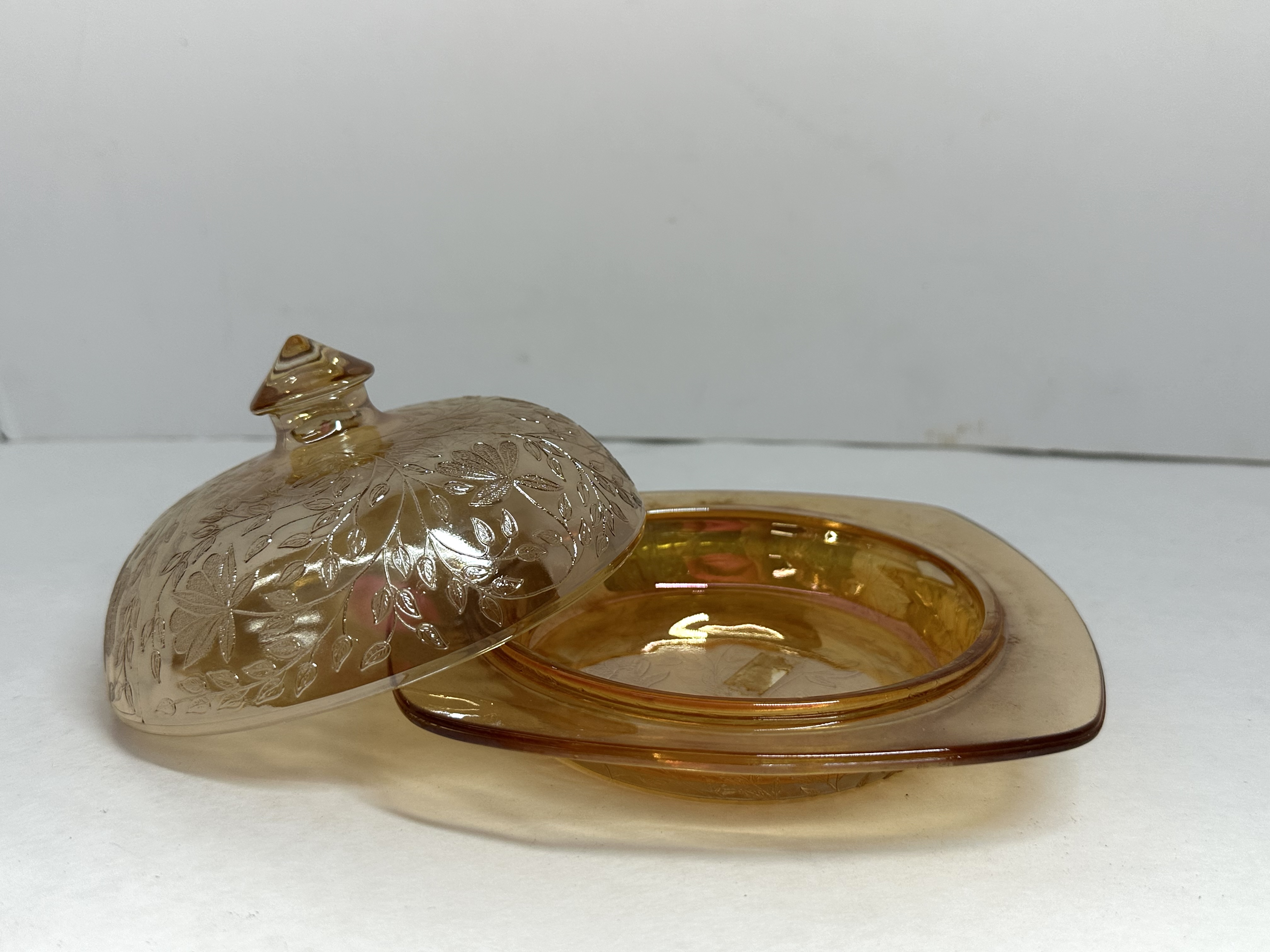 JEANNETTE FLORAGOLD IRIDESCENT BUTTER DISH
