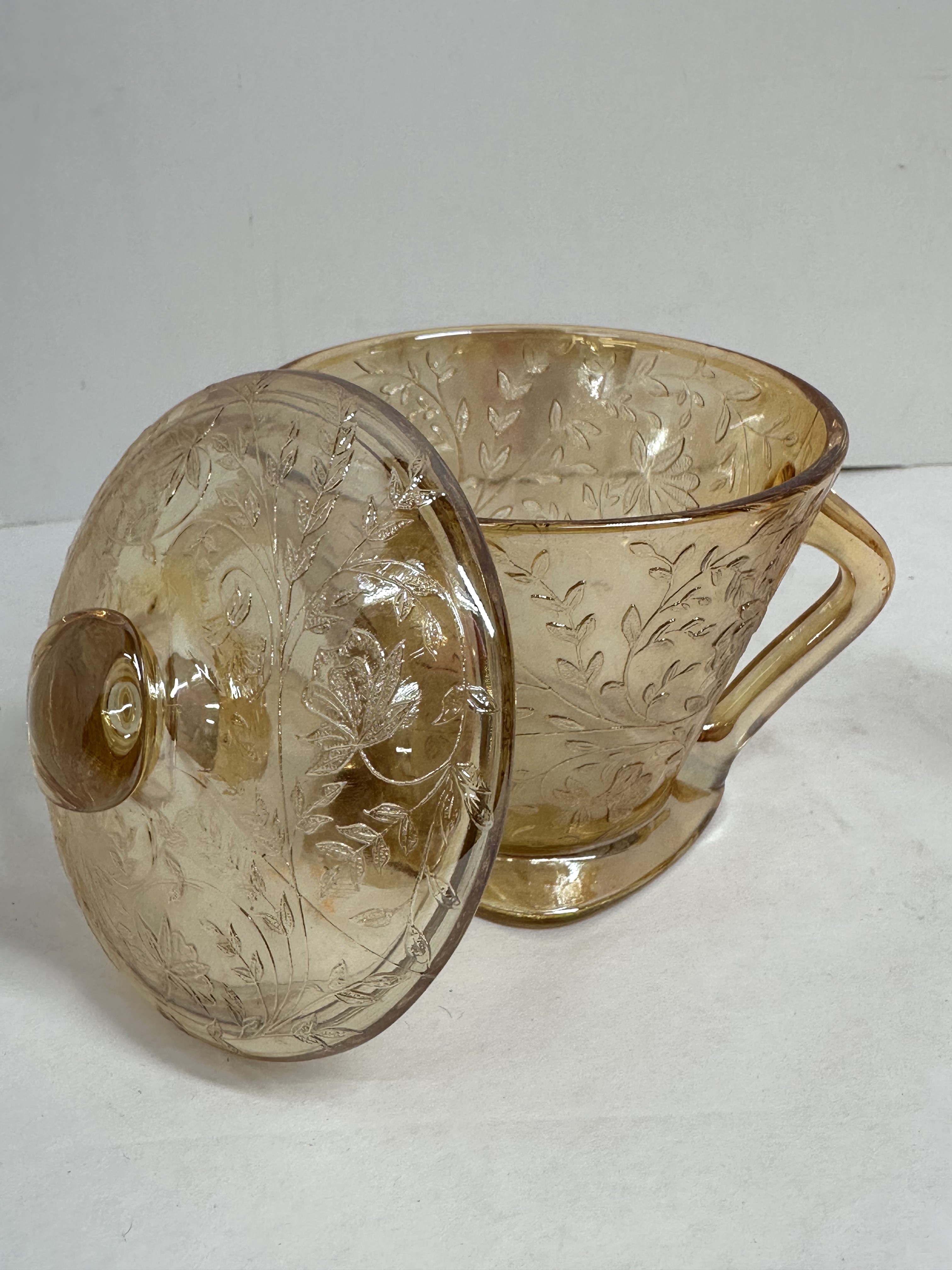 JEANNETTE FLORAGOLD IRIDESCENT GLASS, 1950S