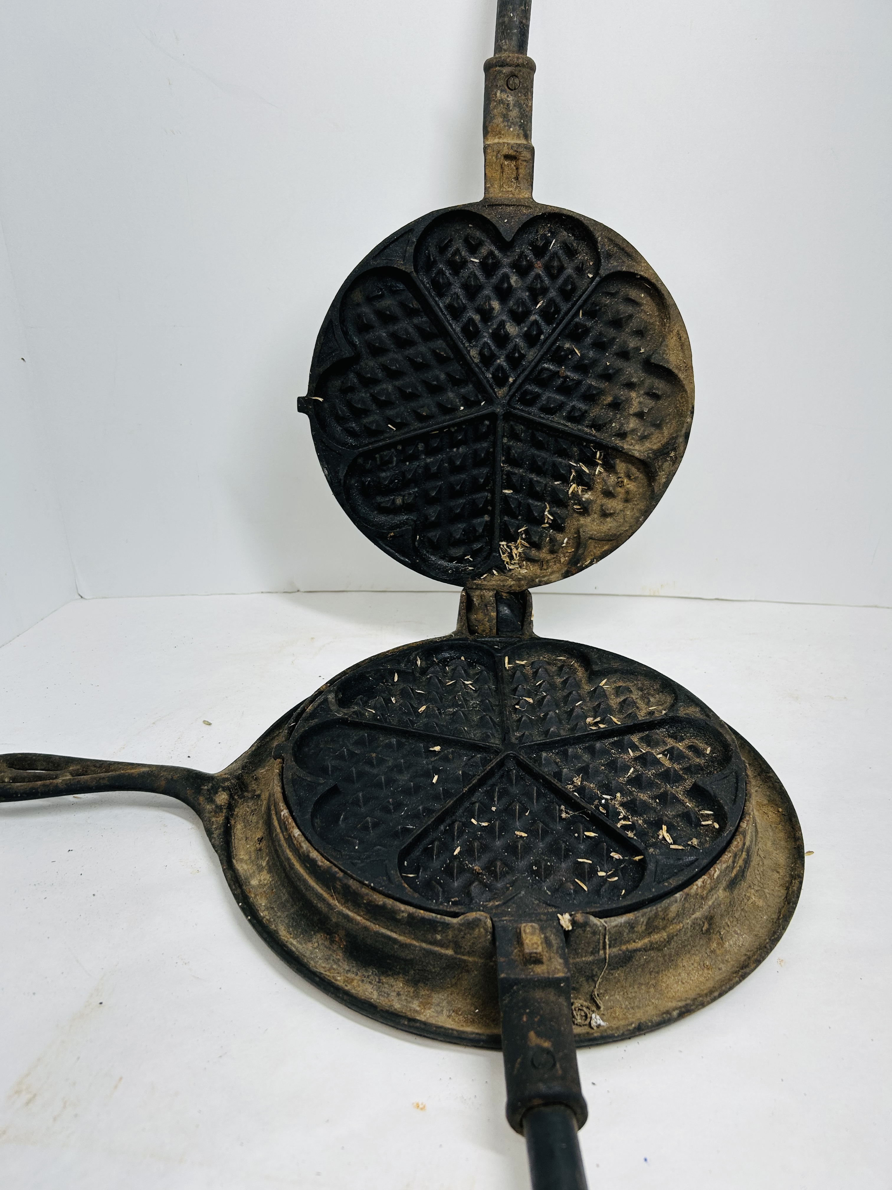 ALFRED ANDRESEN WAFFLE IRON, C. 1900