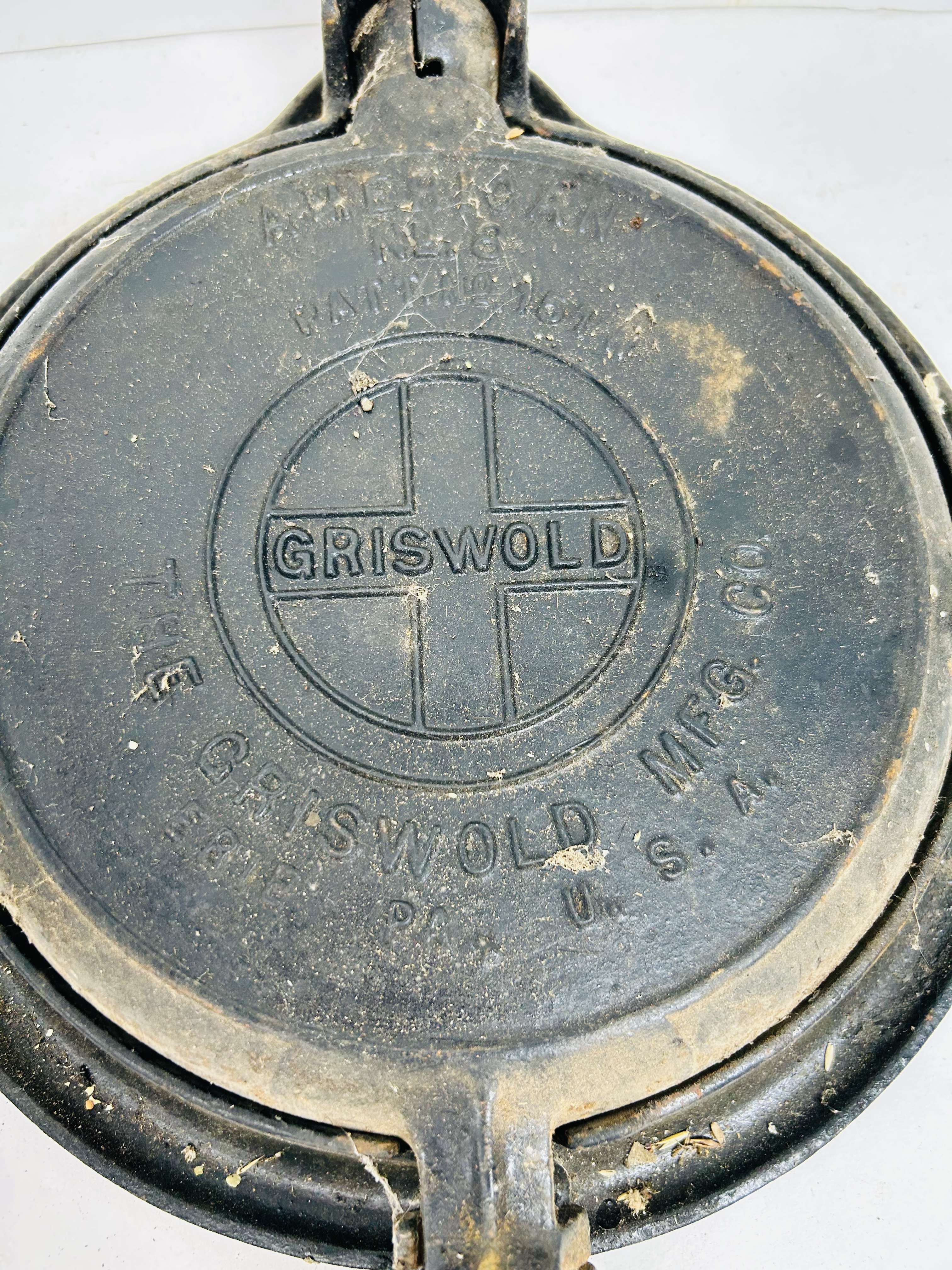 GRISWOLD CAST IRON WAFFLE IRON, 1908