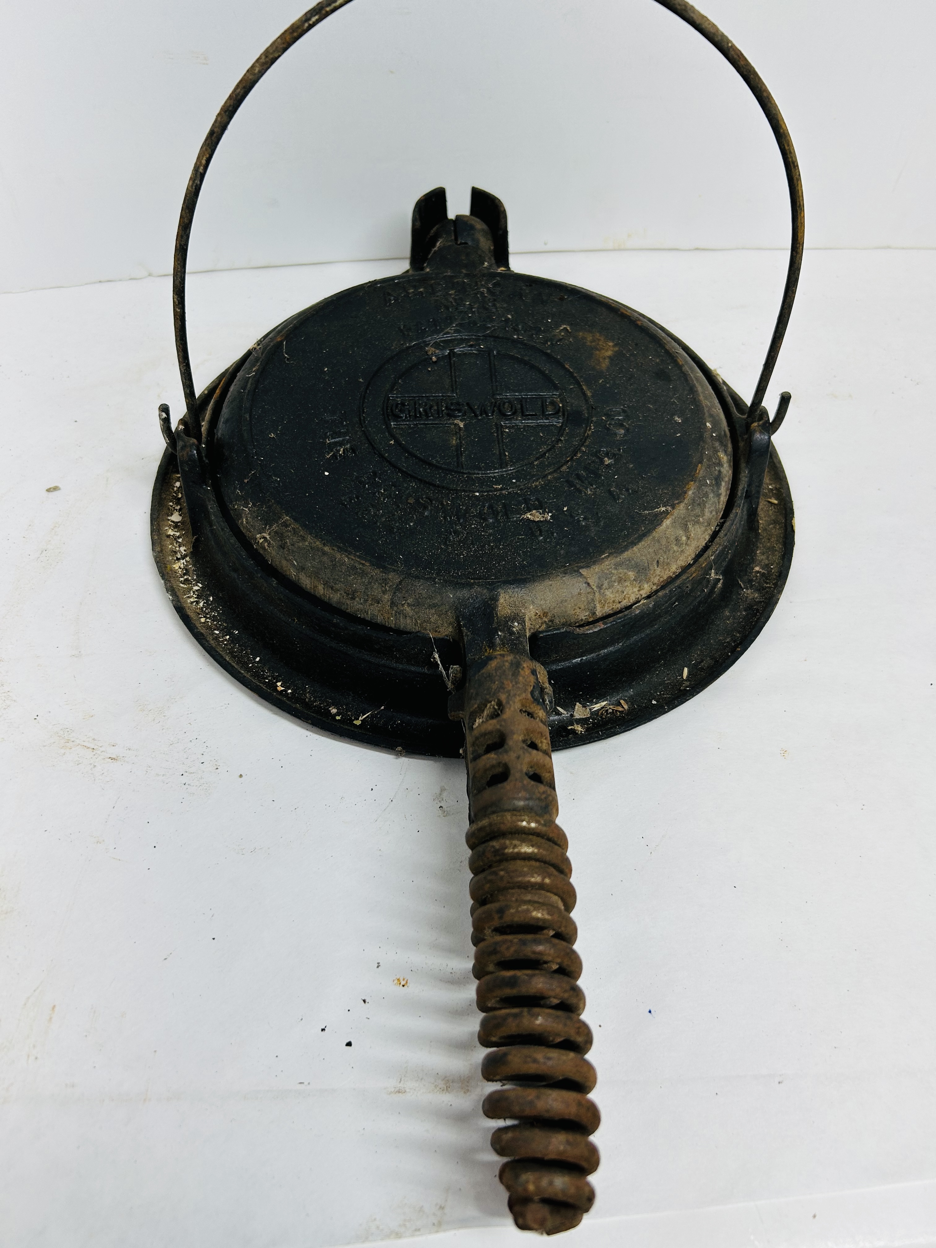 GRISWOLD CAST IRON WAFFLE IRON, 1908