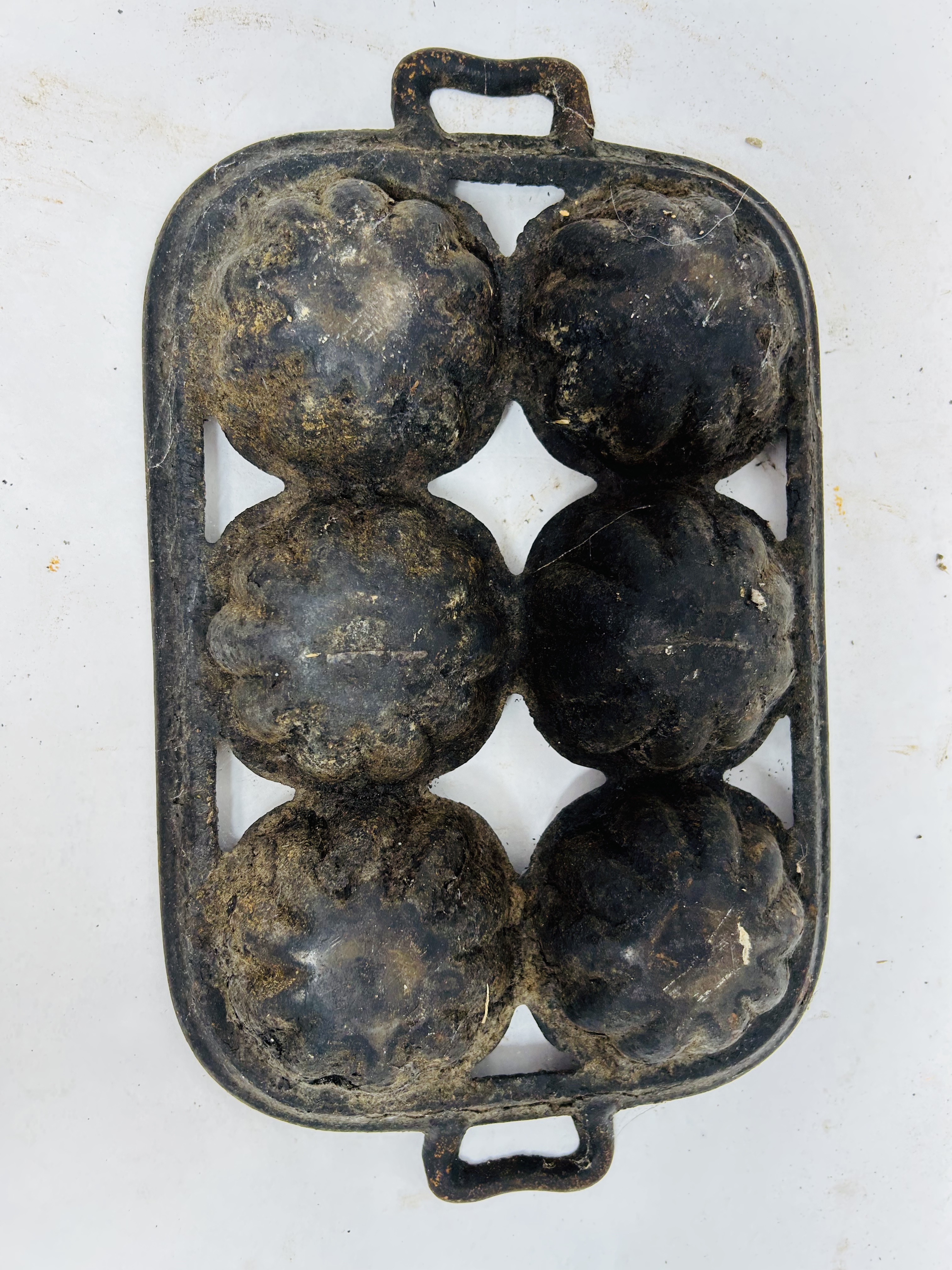CAST IRON TURKS HEAD GEM PAN, CIRCA 1900