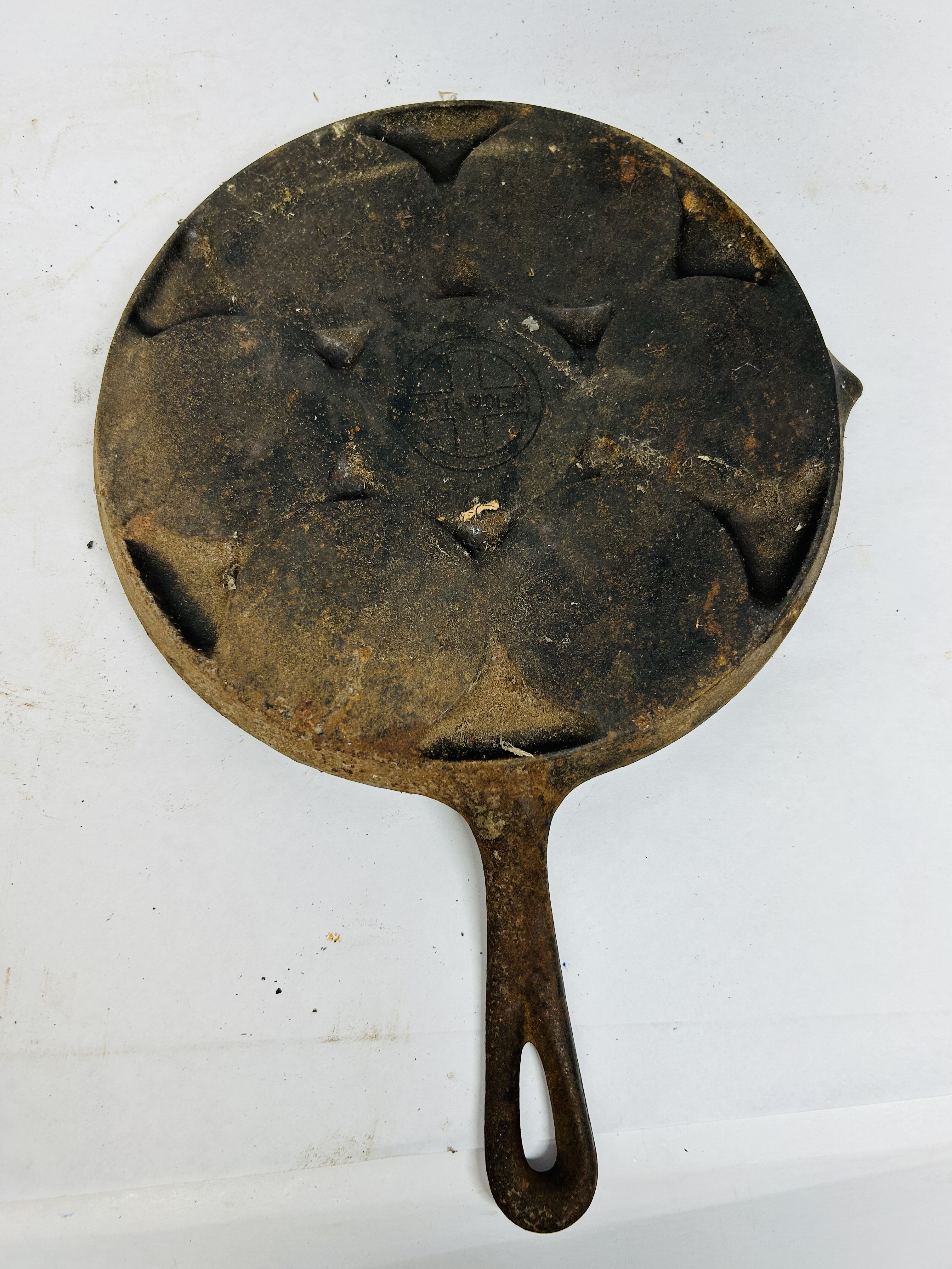 GRISWOLD CAST IRON PLETT PAN, C. 1920