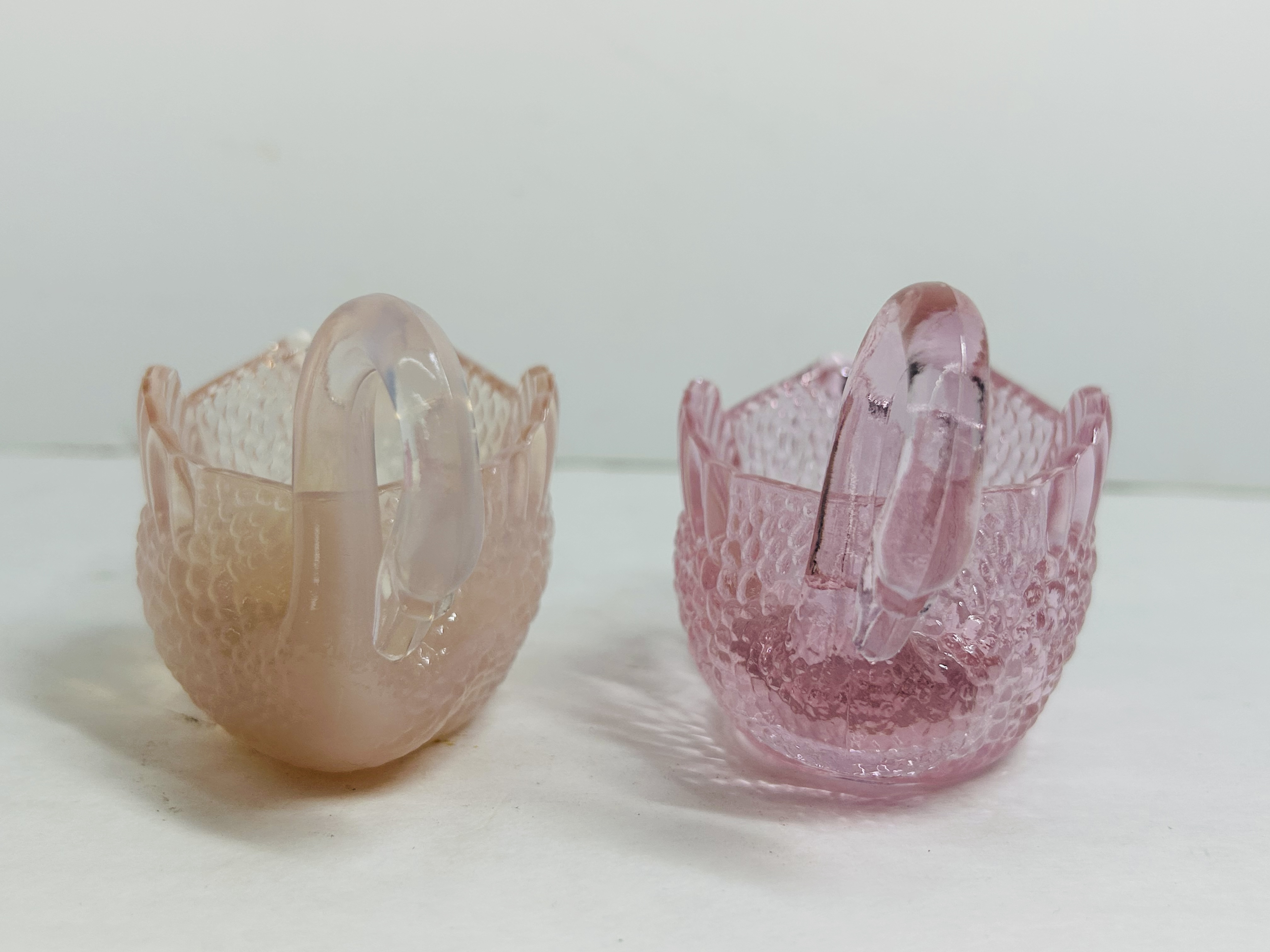 BOYD GLASS SWAN DISHES, C. 1990