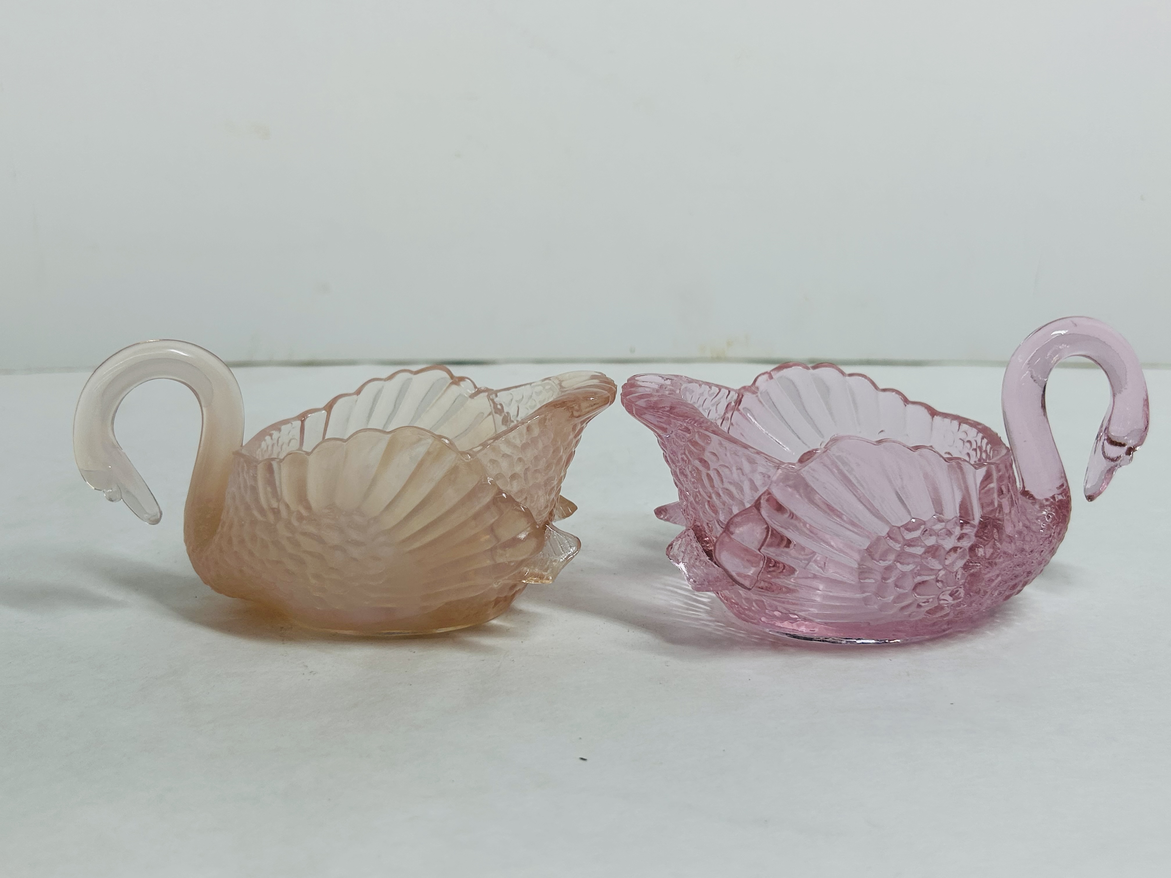 BOYD GLASS SWAN DISHES, C. 1990