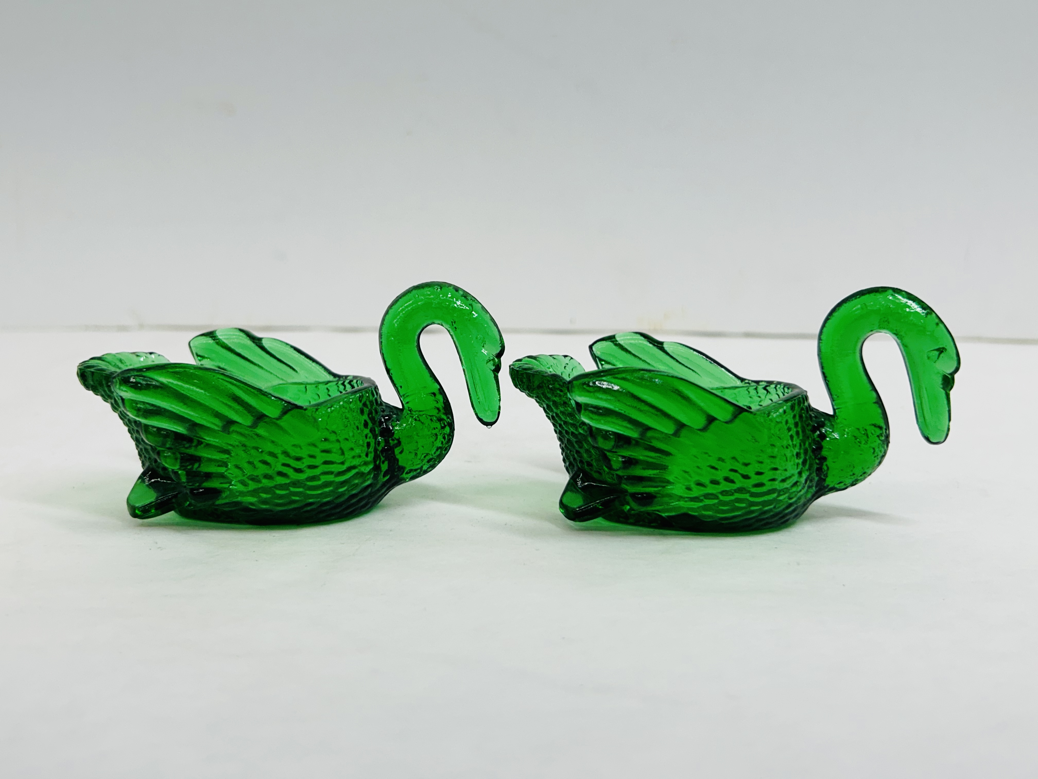MOSSER EMERALD GLASS SWAN PAIR