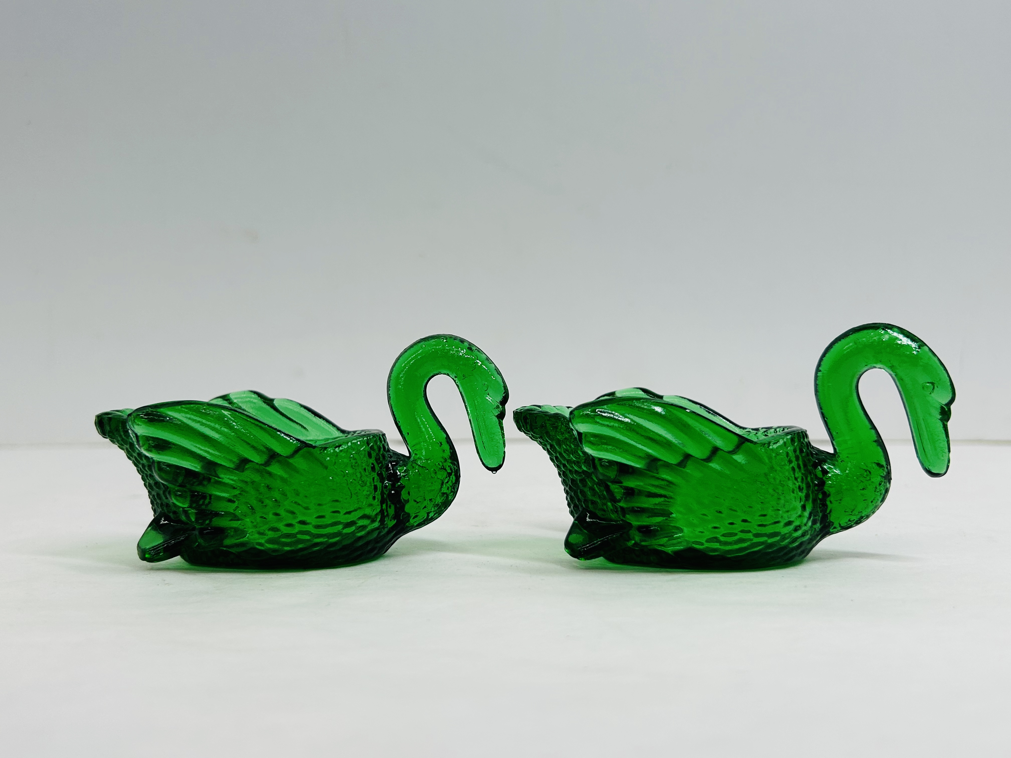 MOSSER EMERALD GLASS SWAN PAIR