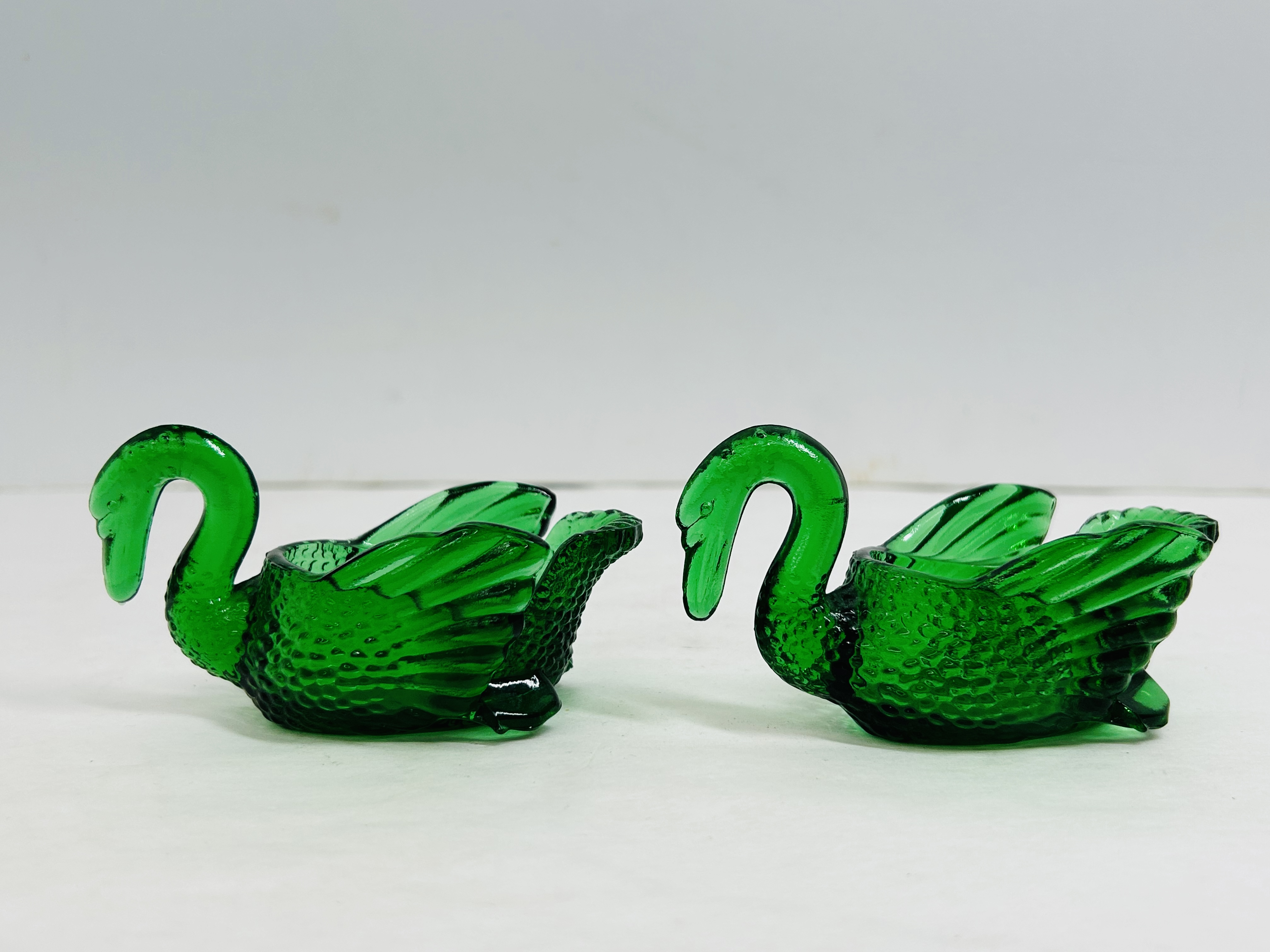 MOSSER EMERALD GLASS SWAN PAIR