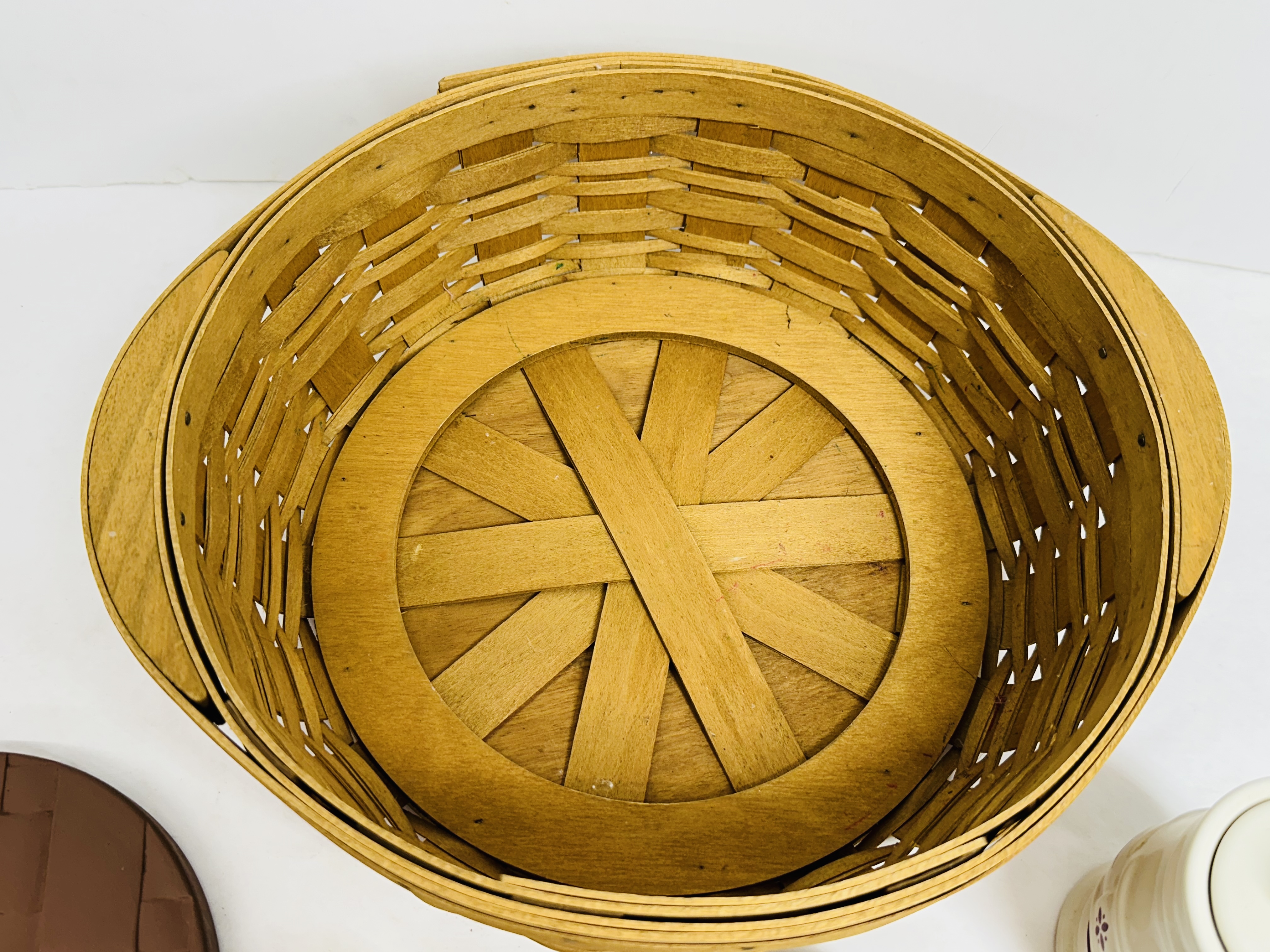 LONGABERGER WOOD AND POTTERY COLLECTION, 2004