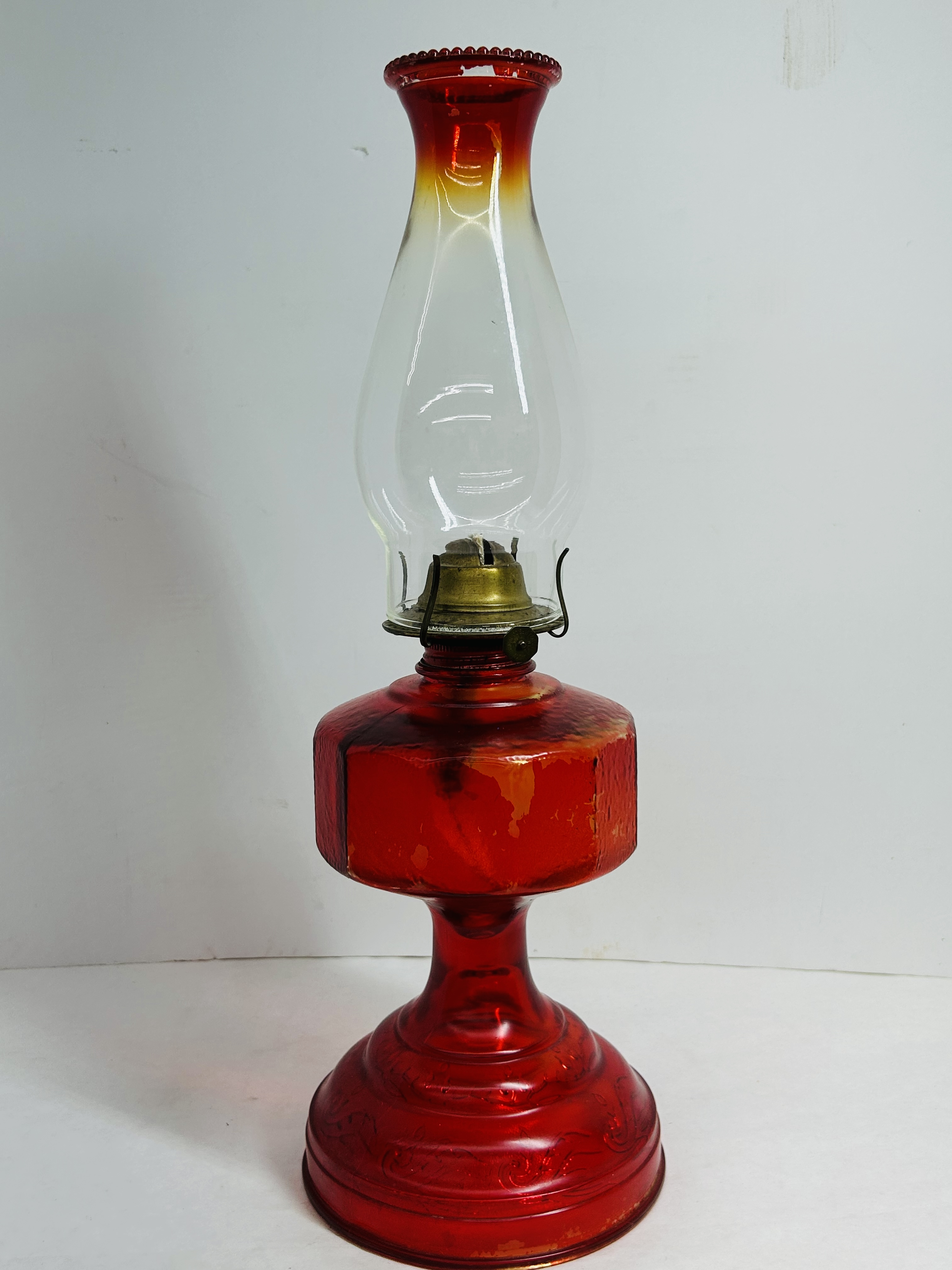 EAGLE STYLE RUBY GLASS LAMP, 1950S