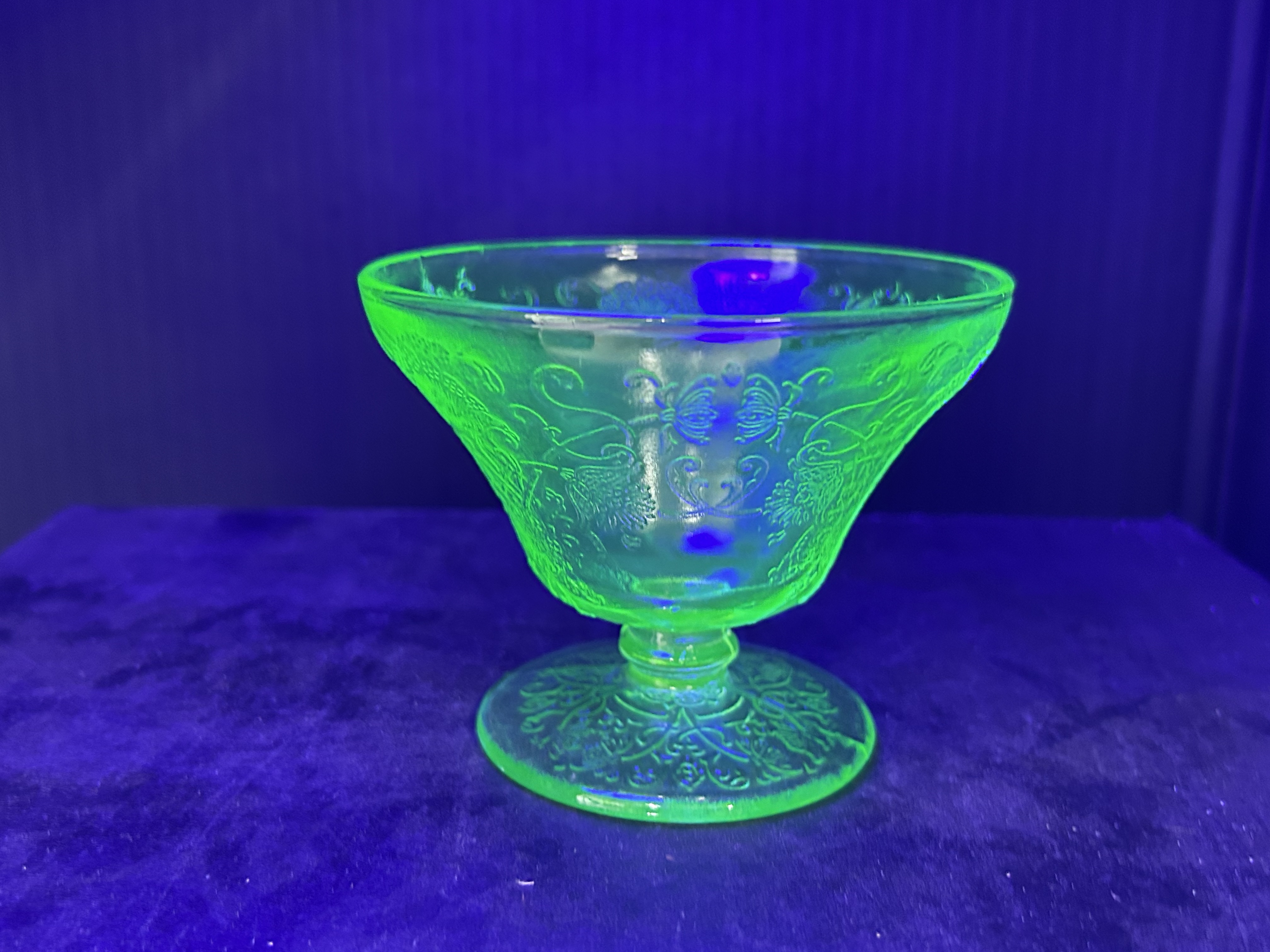 SEVEN-PIECE HAZEL-ATLAS URANIUM GLASS, 1930S