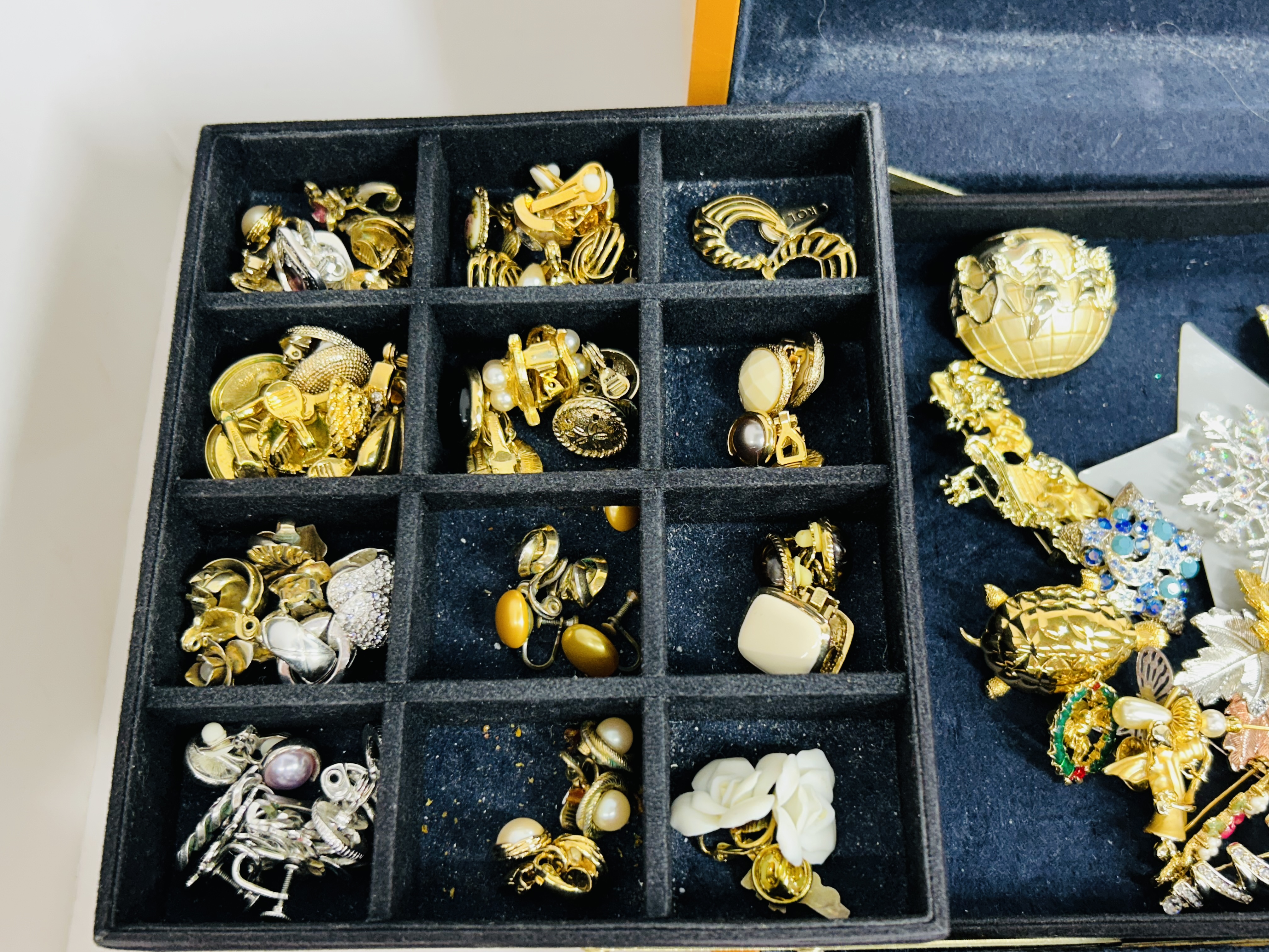 GYJOYERO BOX AND COSTUME JEWELRY, 21ST CENTURY