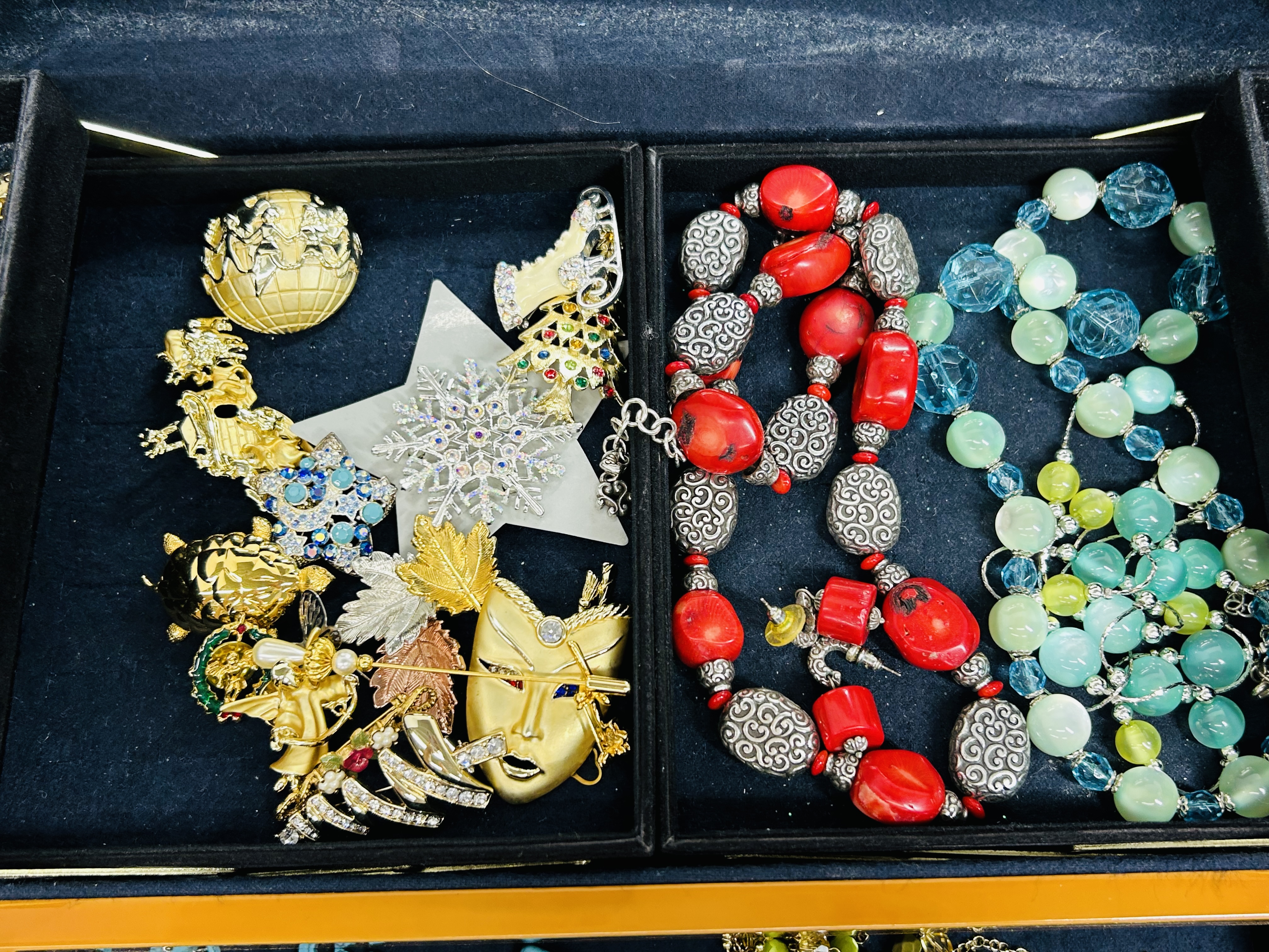 GYJOYERO BOX AND COSTUME JEWELRY, 21ST CENTURY