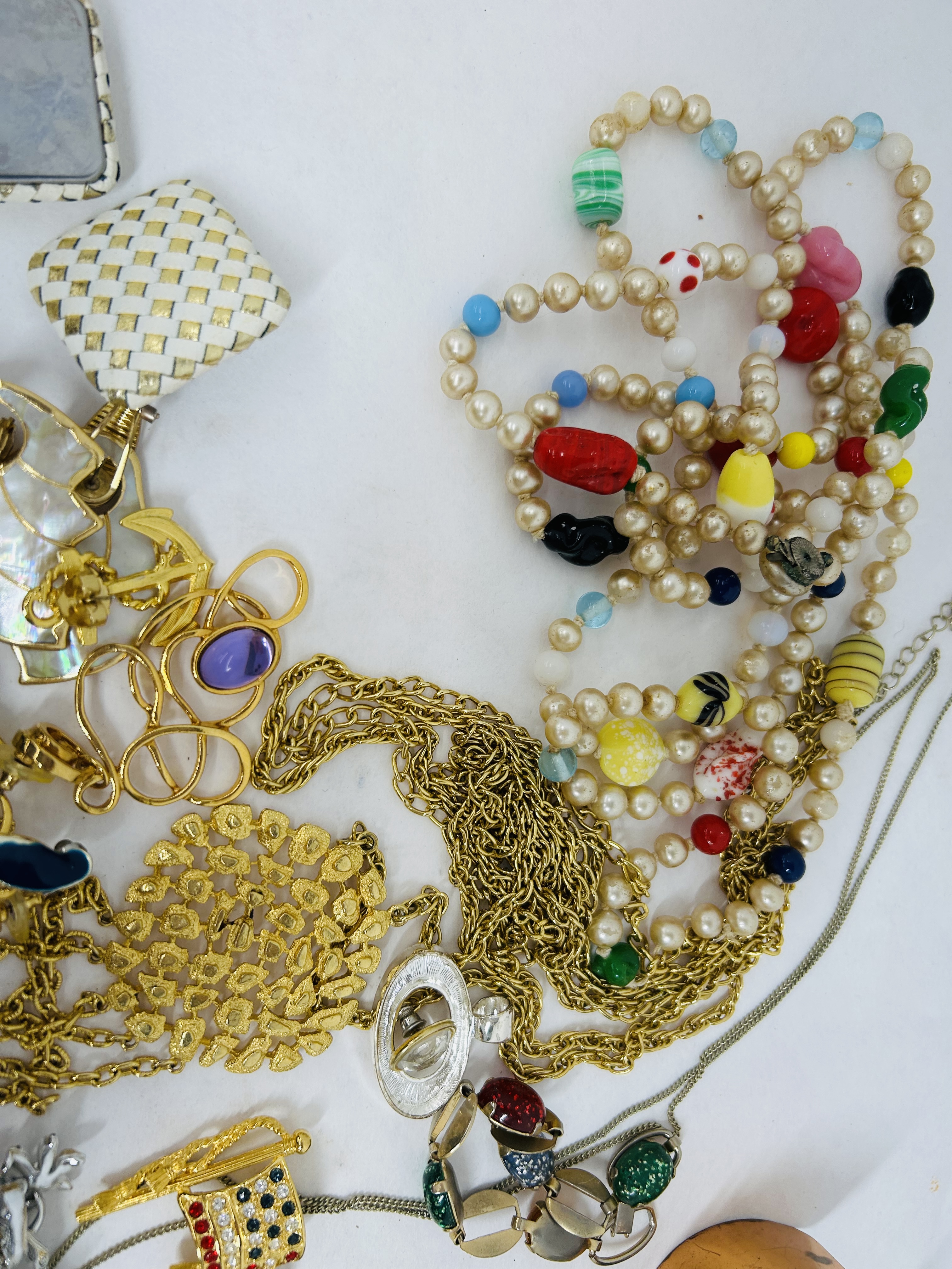 HEIDI DAUS ASSORTED COSTUME JEWELRY
