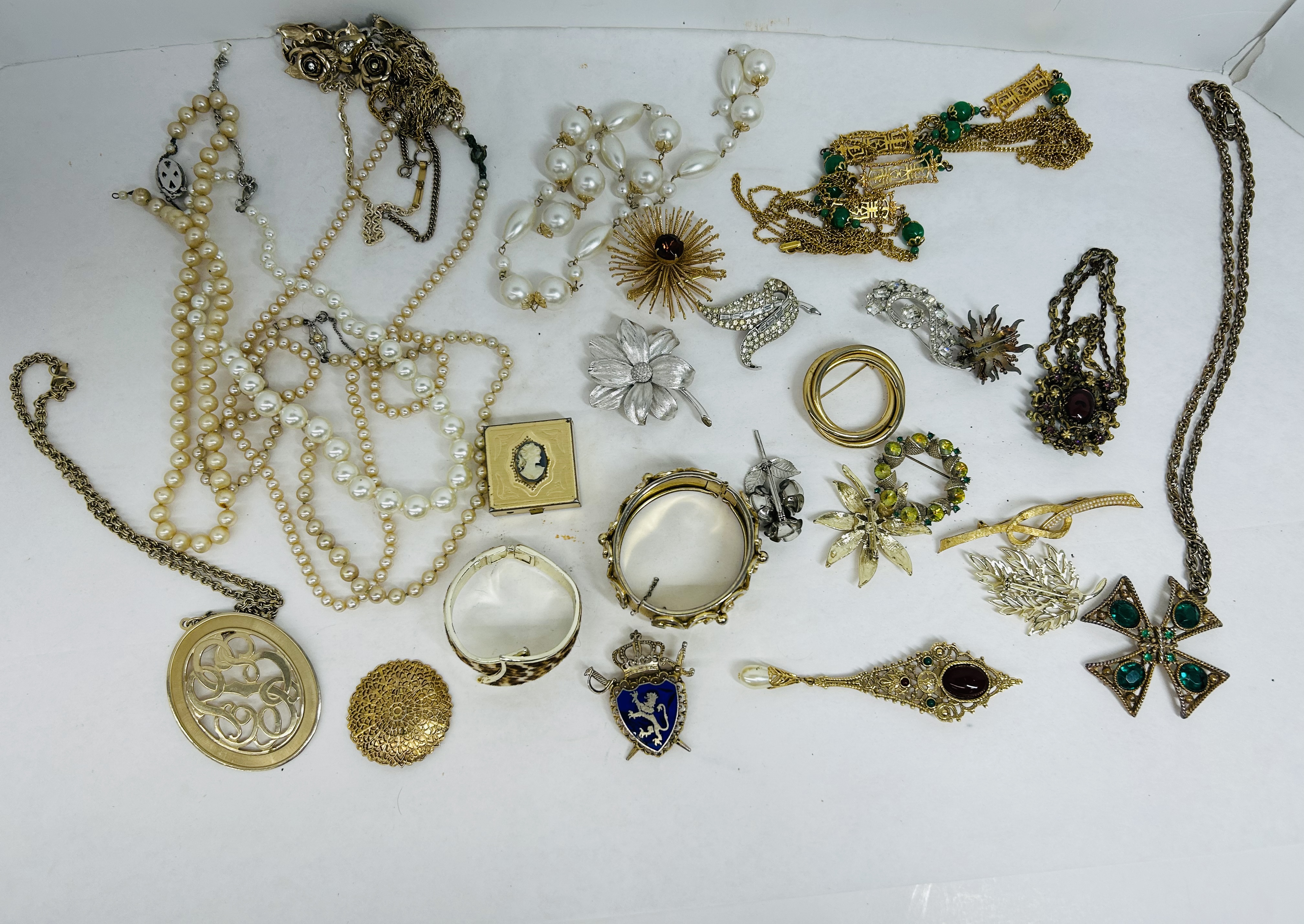 VARIOUS, VINTAGE COSTUME JEWELRY, 1950-1980