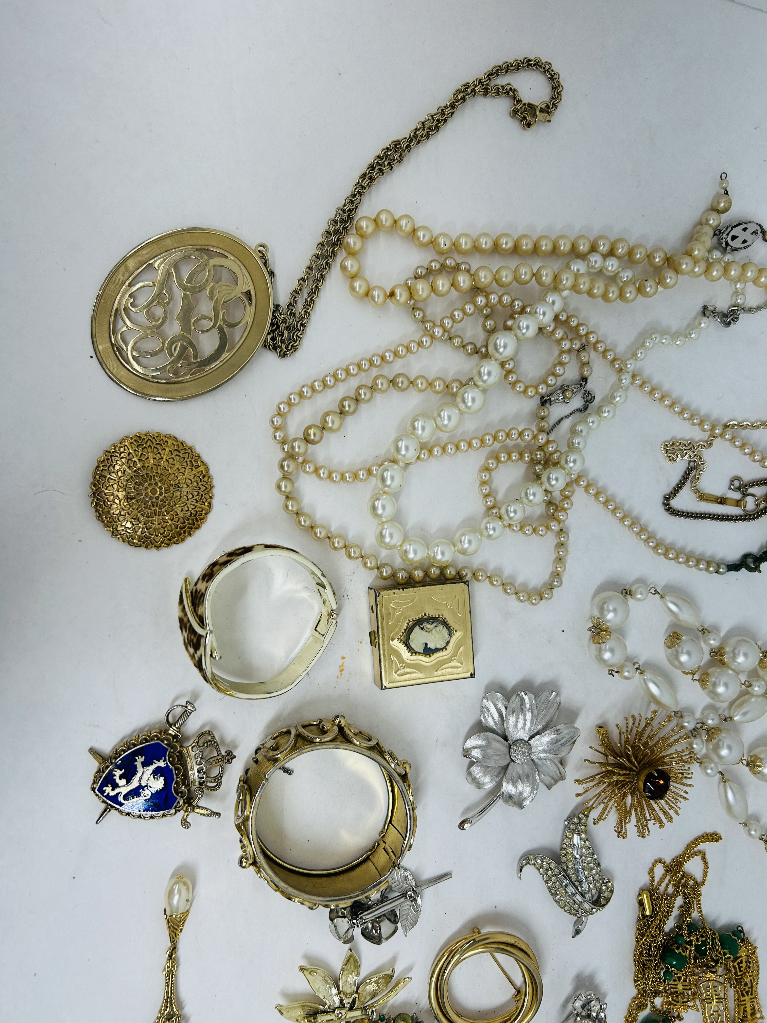 VARIOUS, VINTAGE COSTUME JEWELRY, 1950-1980