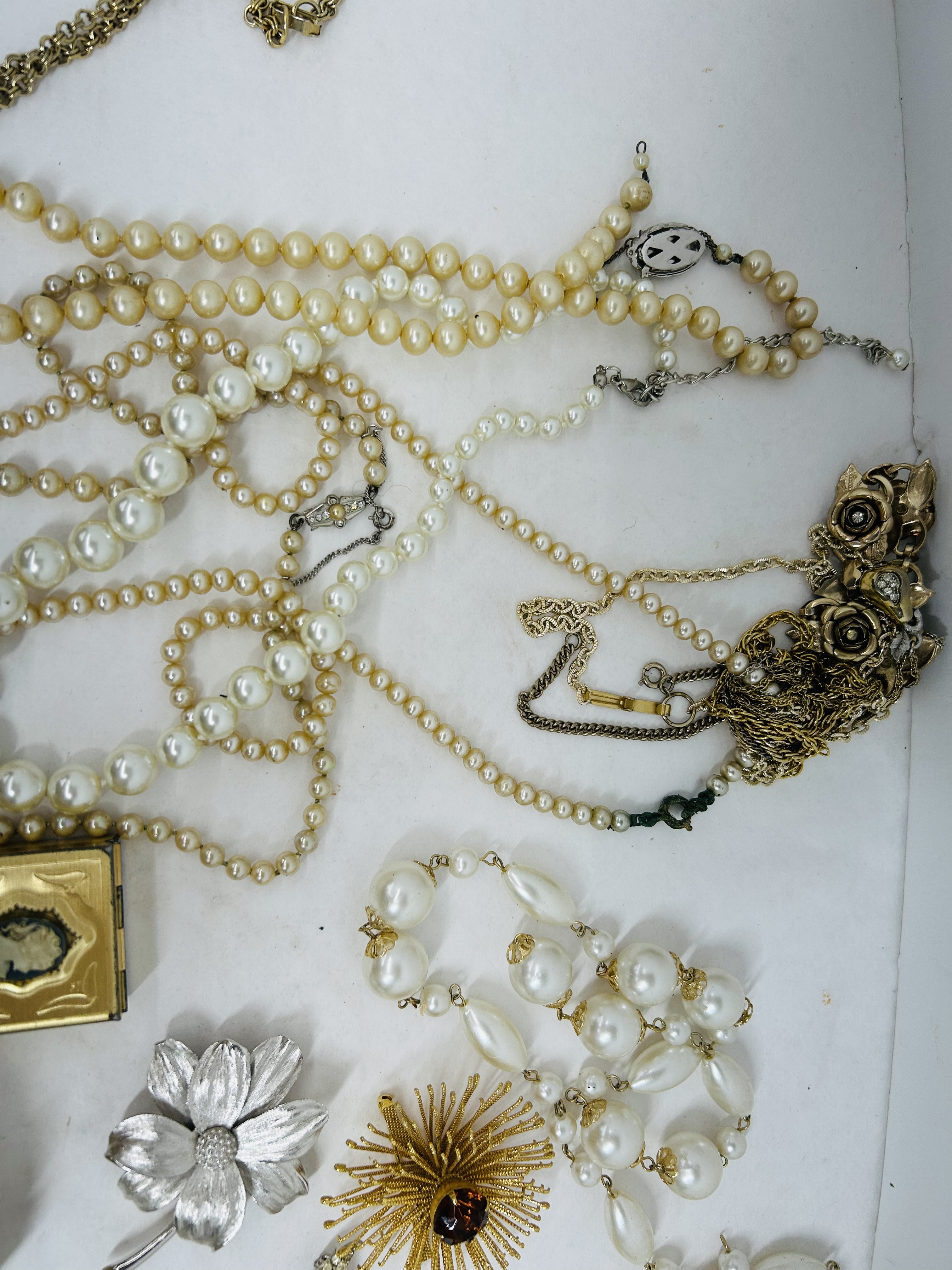 VARIOUS, VINTAGE COSTUME JEWELRY, 1950-1980