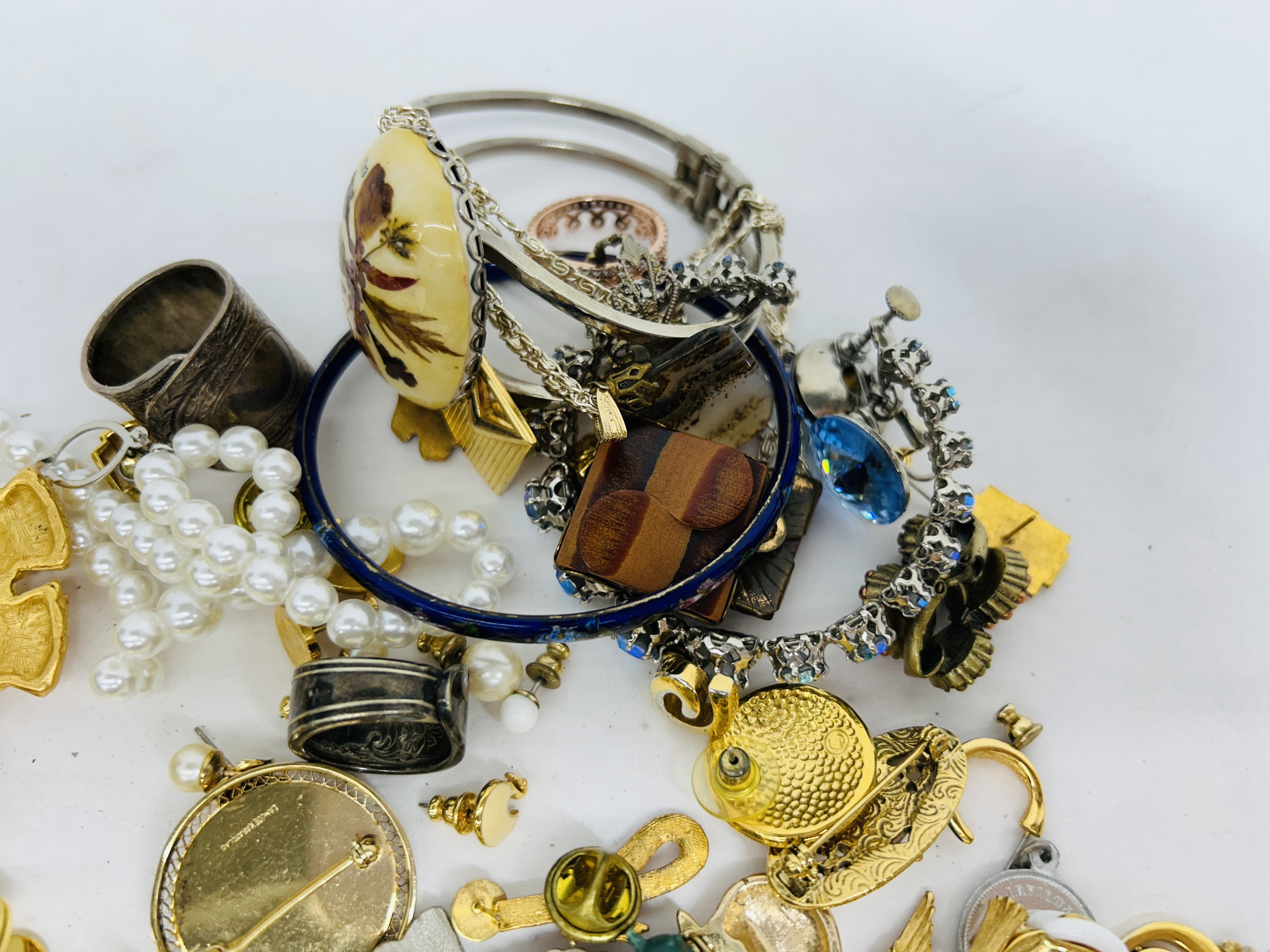 VARIOUS COSTUME JEWELRY COLLECTION, 20TH CENTURY
