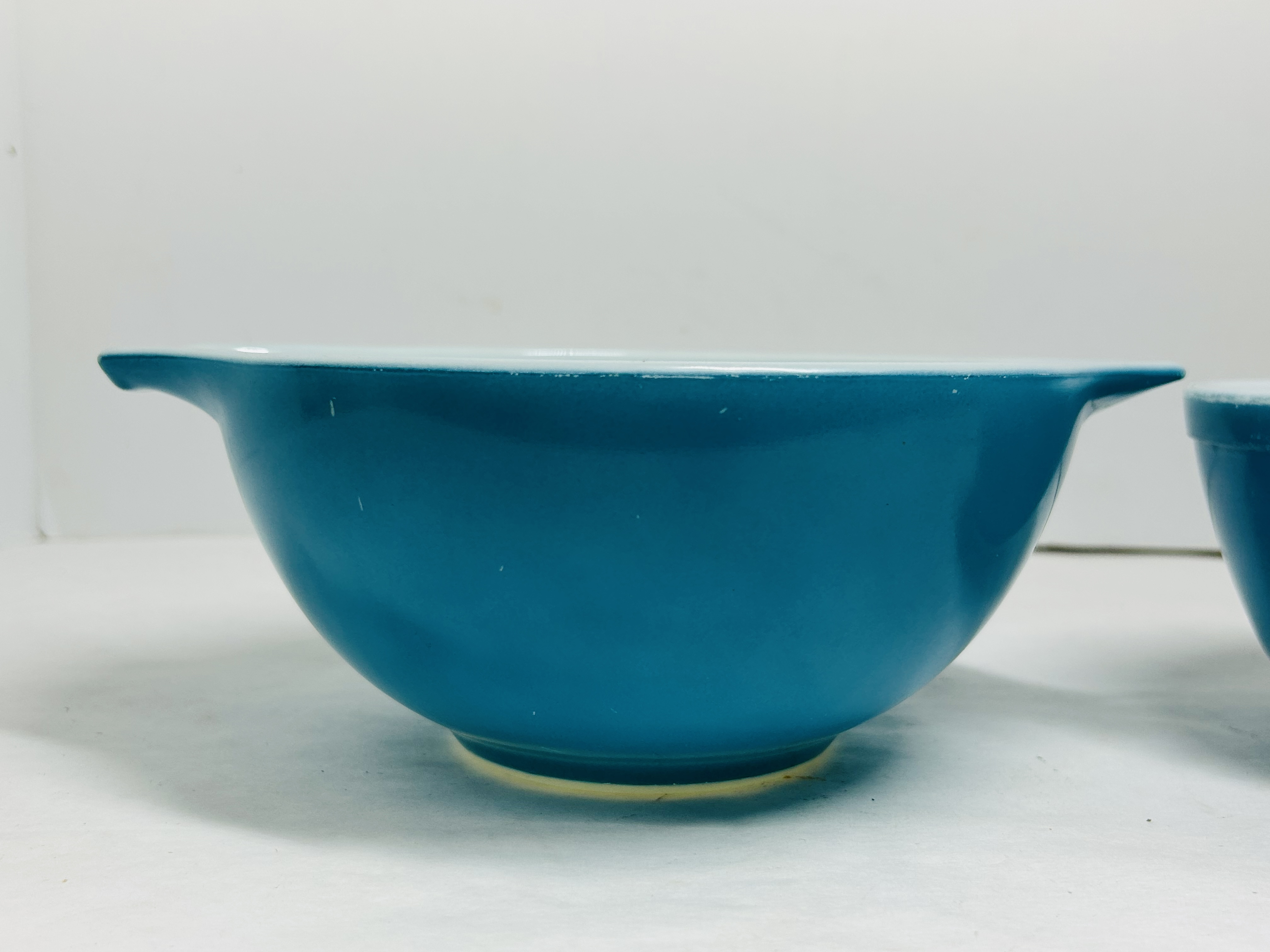 PYREX TURQUOISE GLASS BOWLS, MID-20TH CENTURY